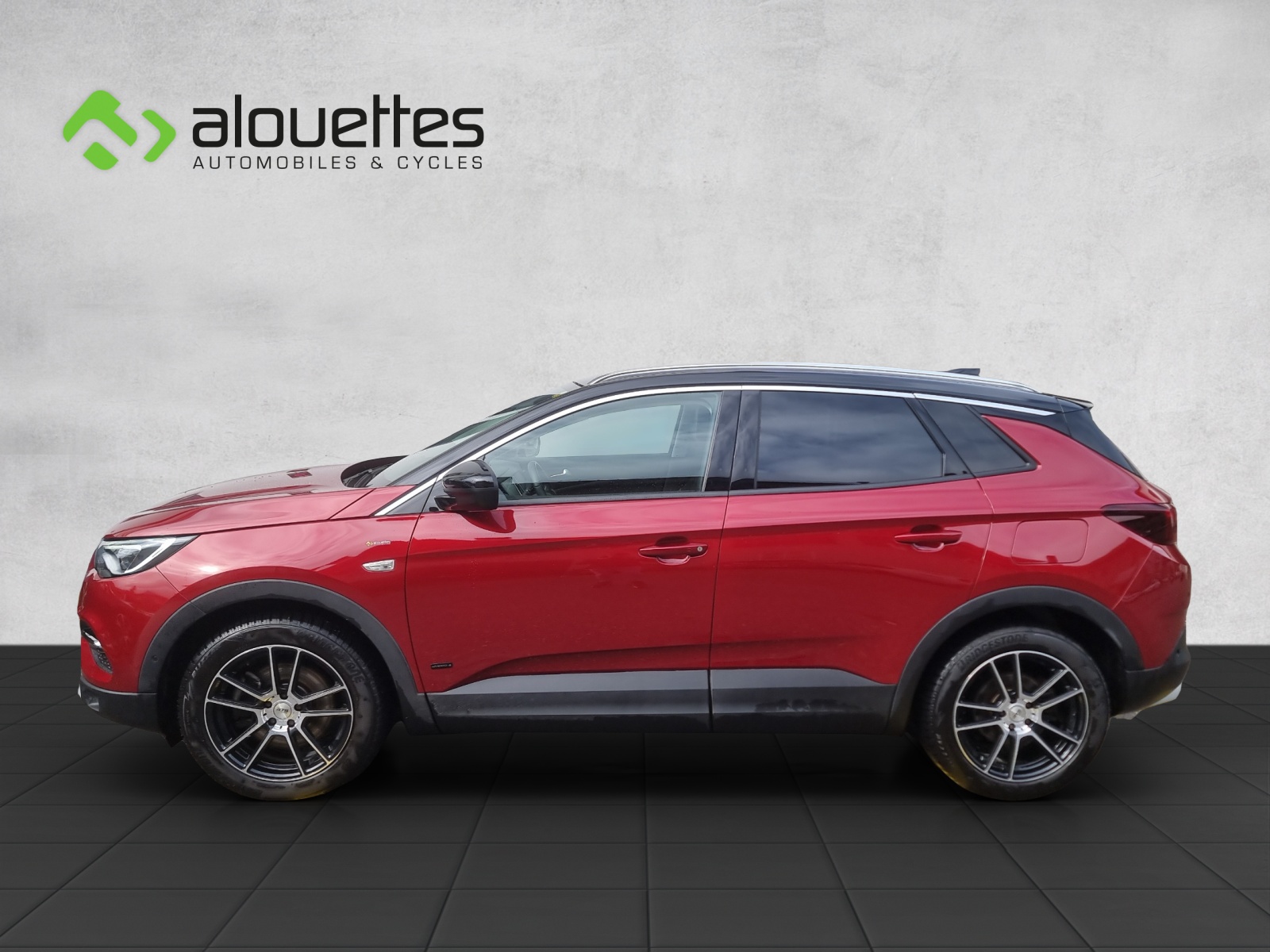 OPEL Grandland X 1.6 Hybrid4 Ultimate Automatik-image-2