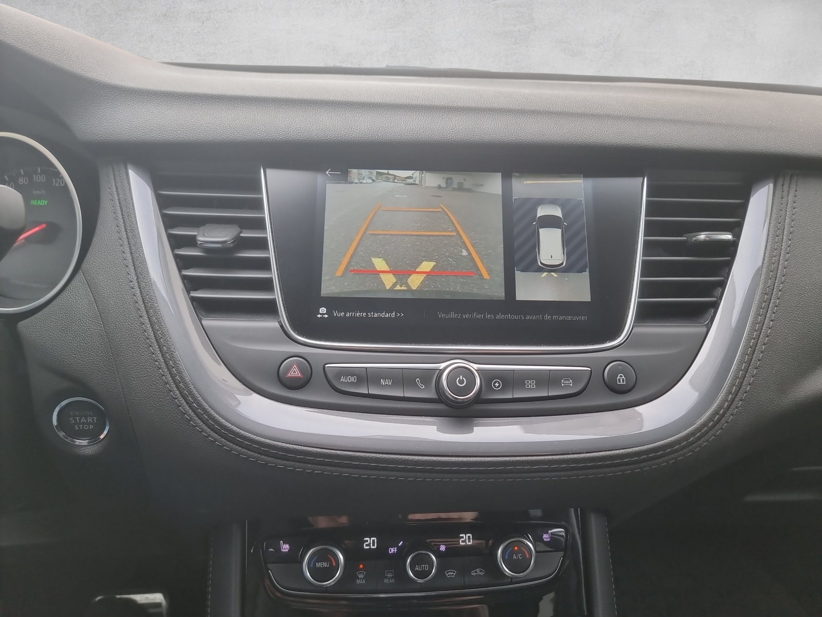 OPEL Grandland X 1.6 Hybrid4 Ultimate Automatik-image-9
