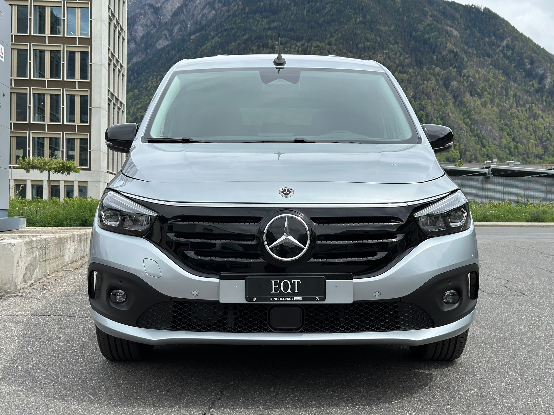 MERCEDES-BENZ EQT 200 Standard S 4x2-image-1