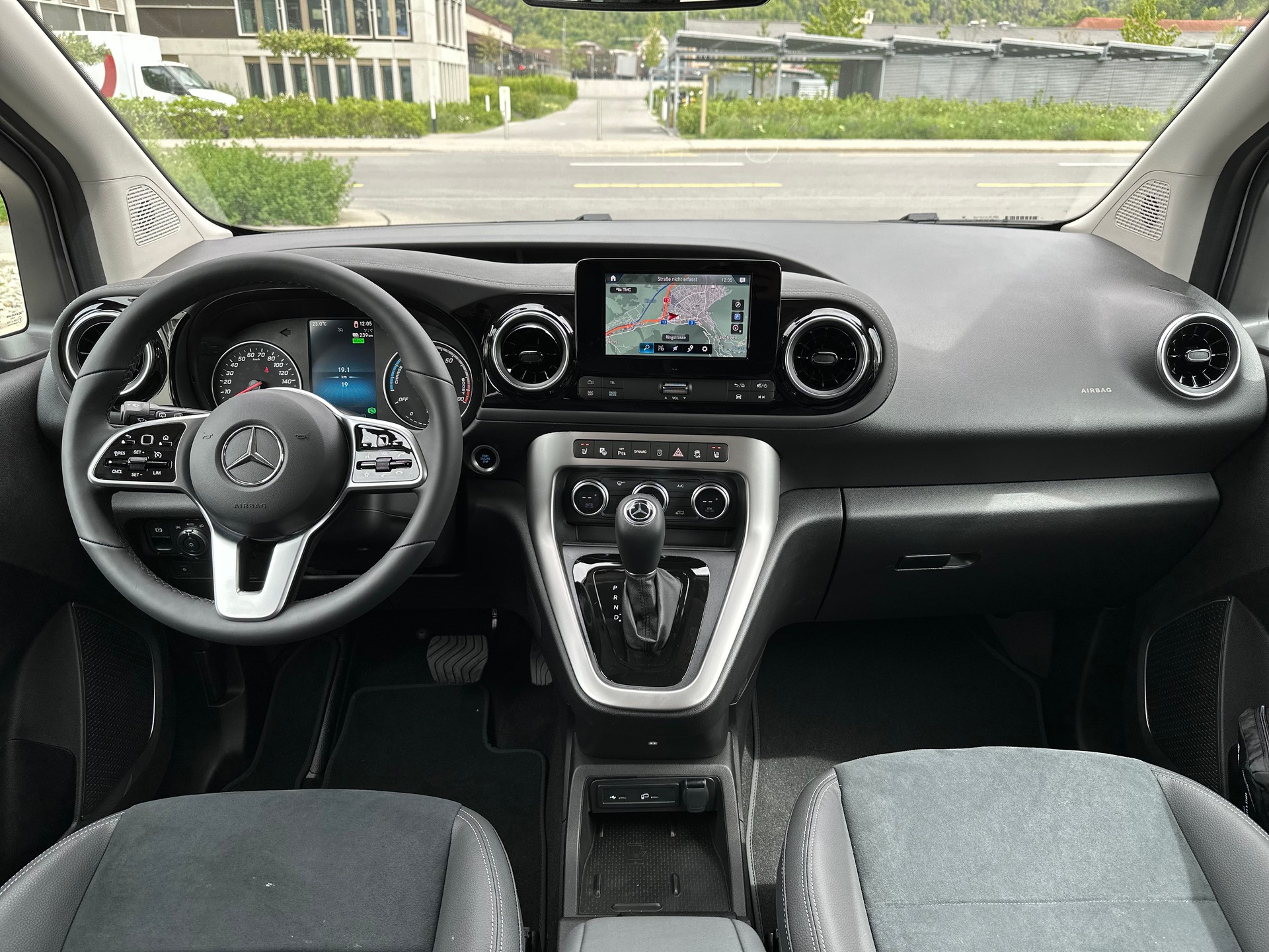 MERCEDES-BENZ EQT 200 Standard S 4x2-image-15
