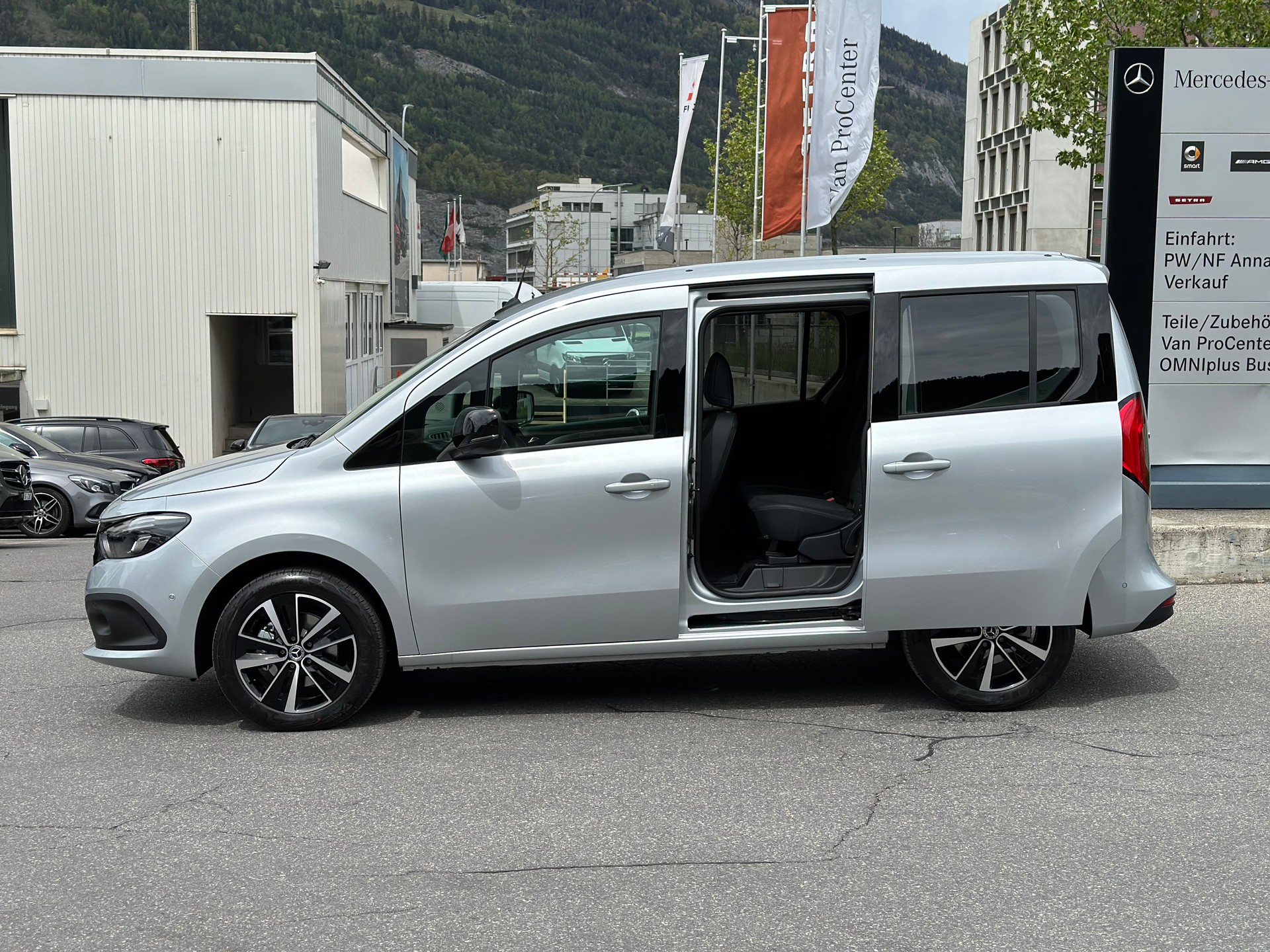 MERCEDES-BENZ EQT 200 Standard S 4x2-image-11