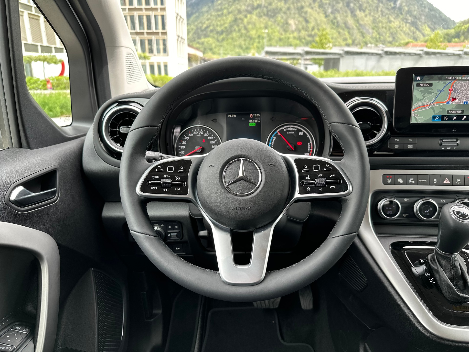 MERCEDES-BENZ EQT 200 Standard S 4x2-image-16
