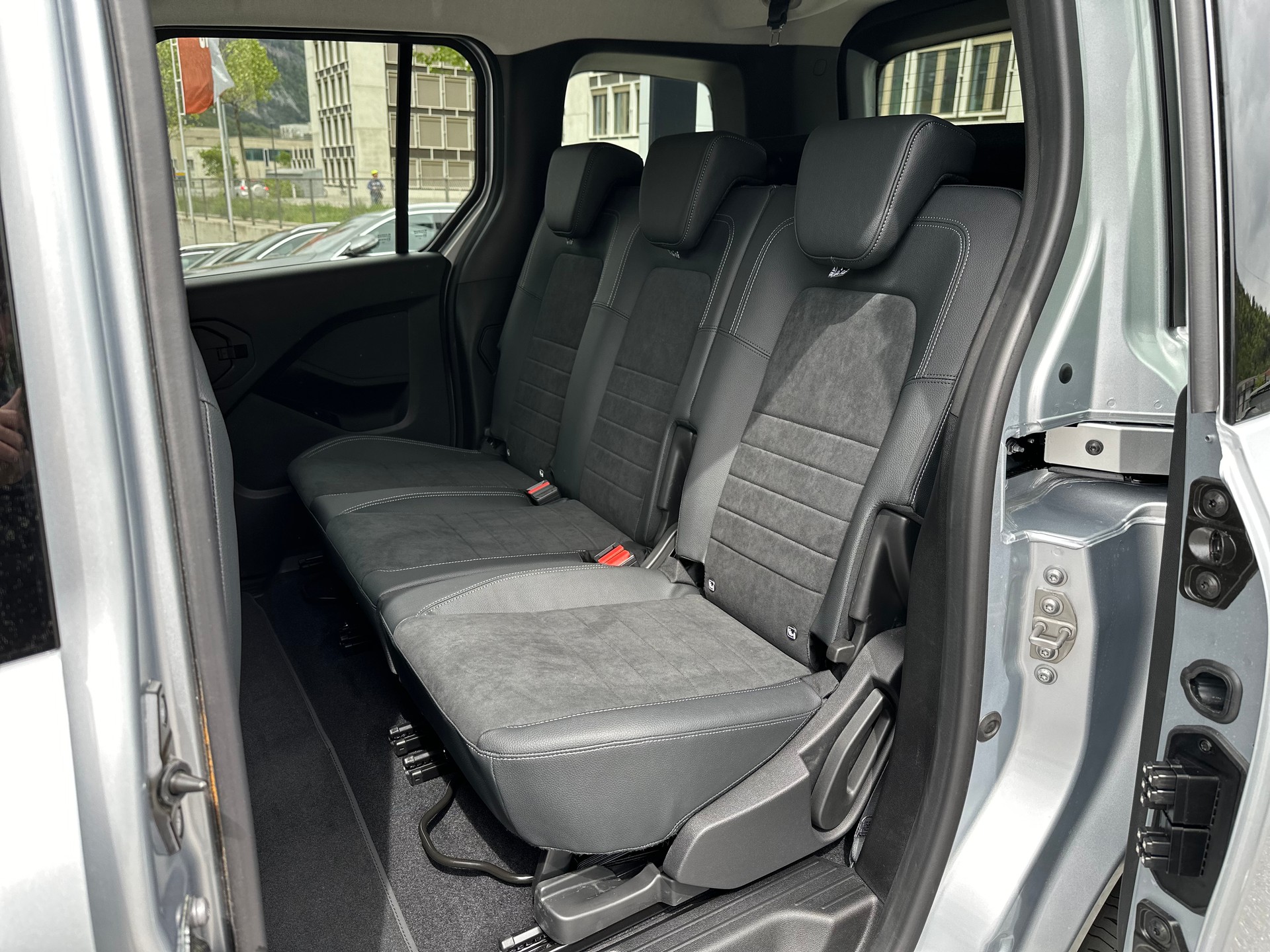 MERCEDES-BENZ EQT 200 Standard S 4x2-image-12