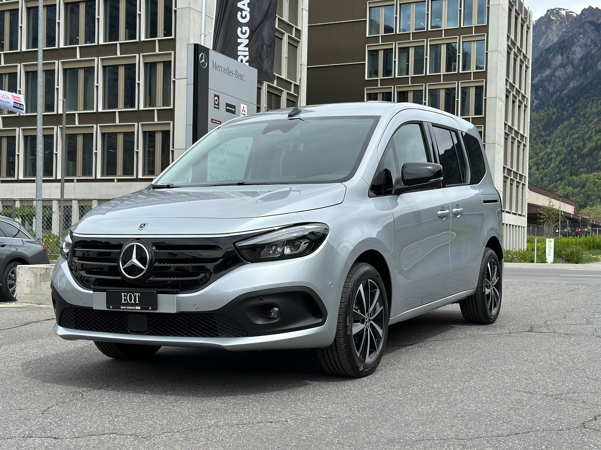 MERCEDES-BENZ EQT 200 Standard S 4x2-image-2