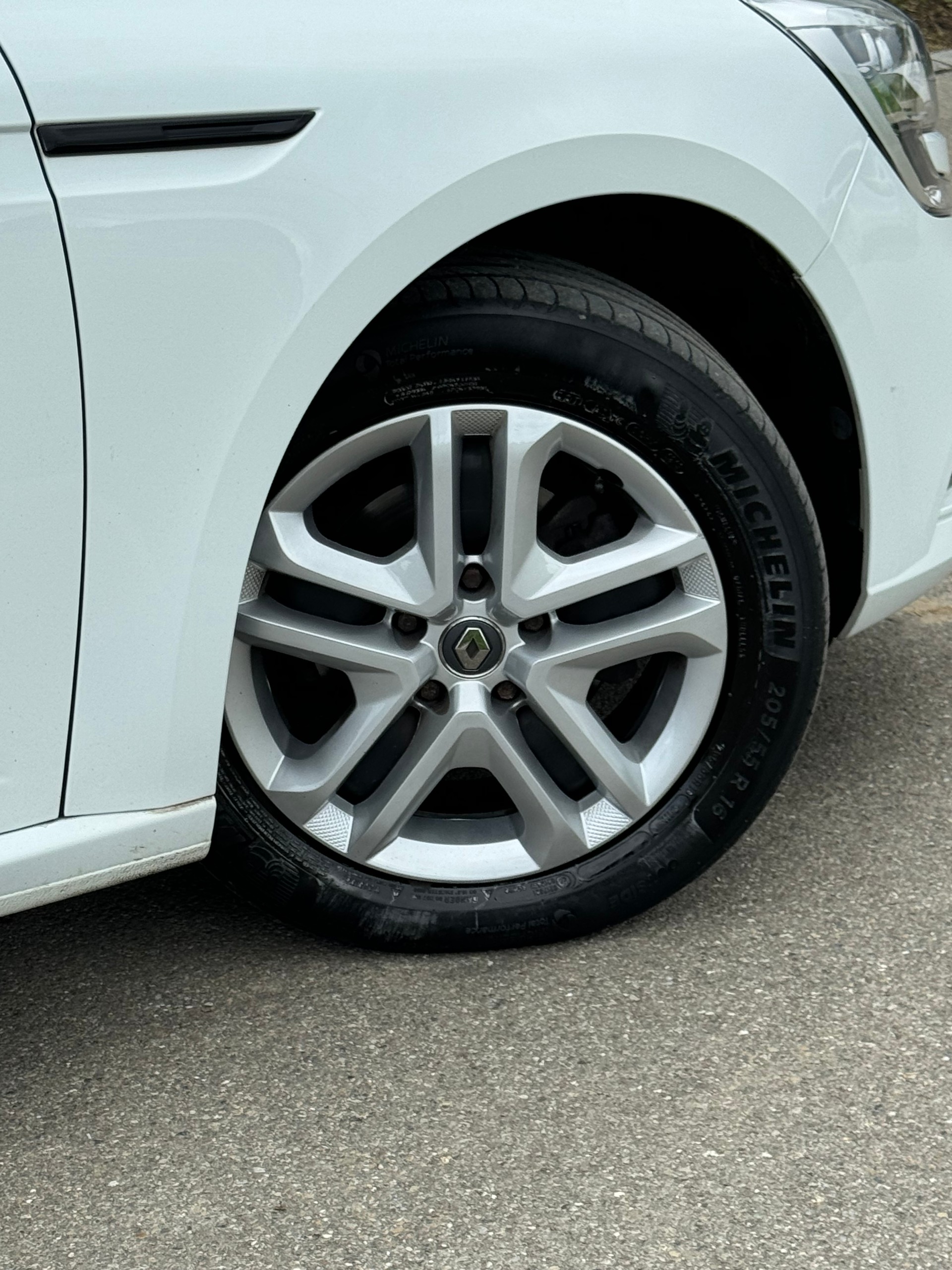 RENAULT Mégane Grandtour 1.5 dCi Business EDC-image-4