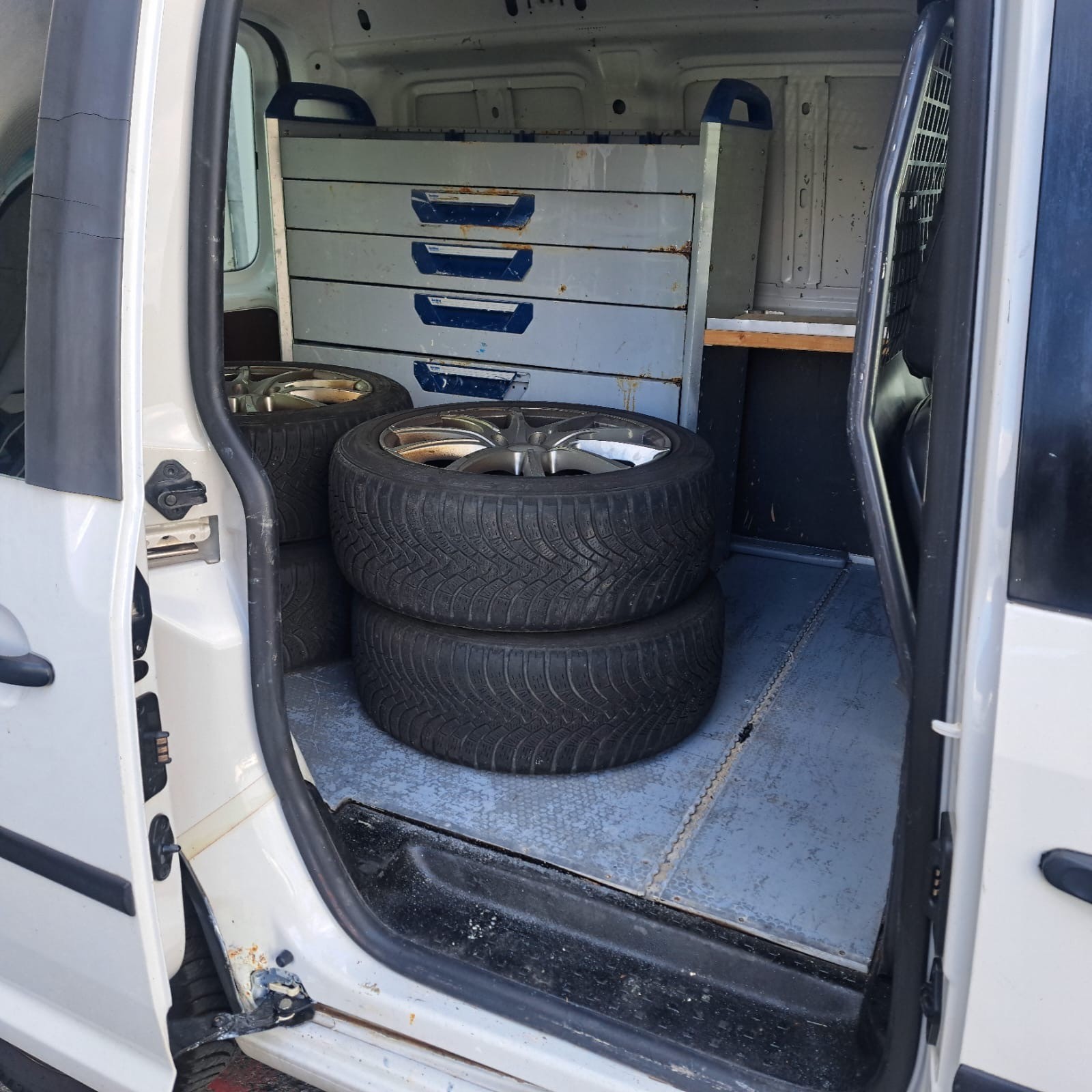 VW Caddy 1.2TSI Entry-image-1