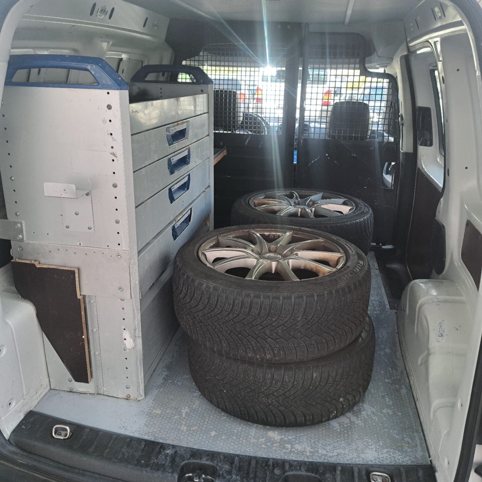 VW Caddy 1.2TSI Entry-image-9