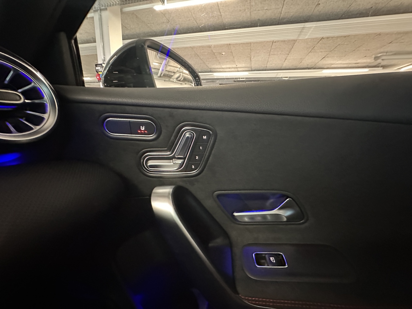 MERCEDES-BENZ A 200 Night Star 7G-DCT-image-15