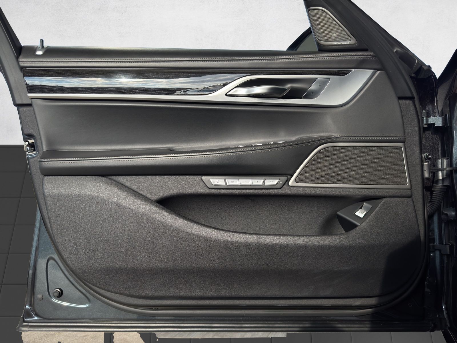 BMW 740 d xDrive Steptronic-image-15