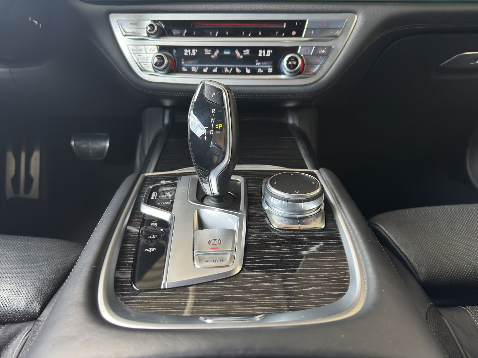 BMW 740 d xDrive Steptronic-image-13
