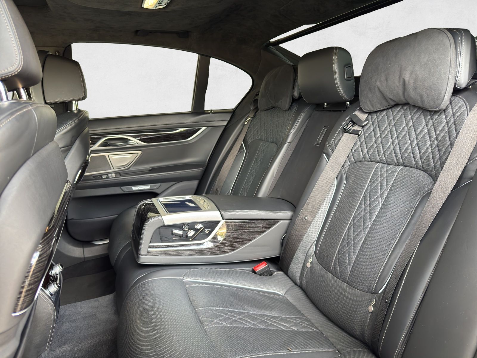BMW 740 d xDrive Steptronic-image-16
