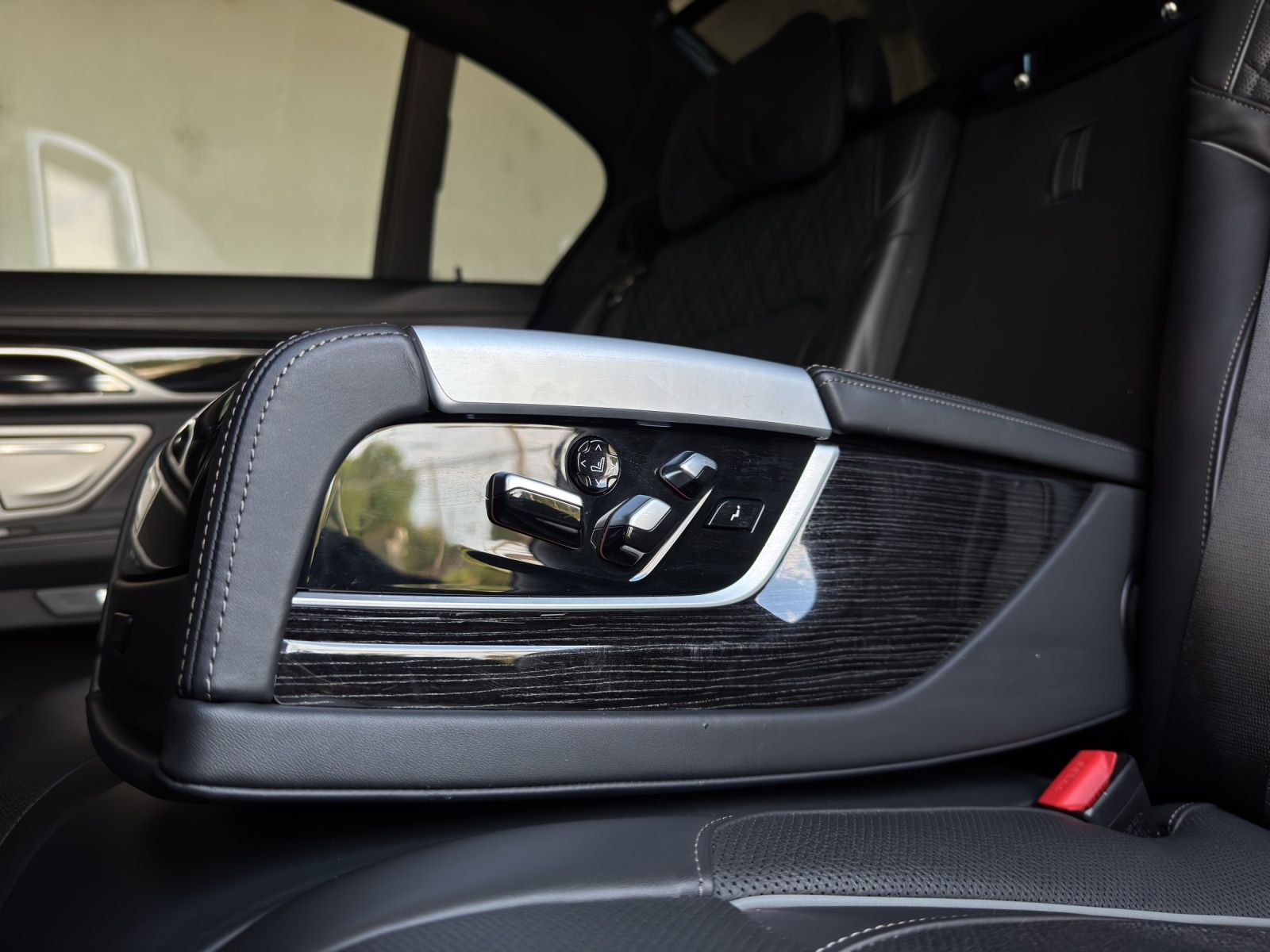 BMW 740 d xDrive Steptronic-image-21