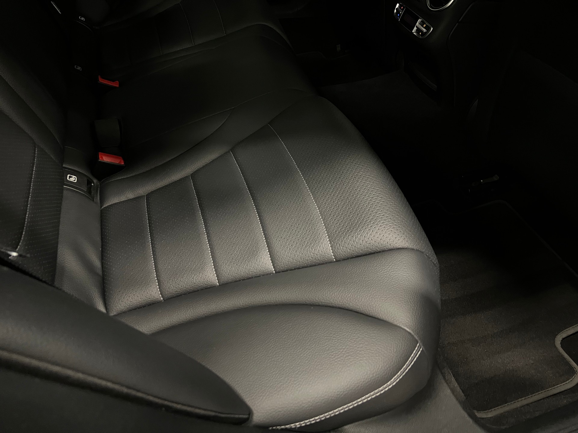 MERCEDES-BENZ C 180 Avantgarde 7G-Tronic-image-22