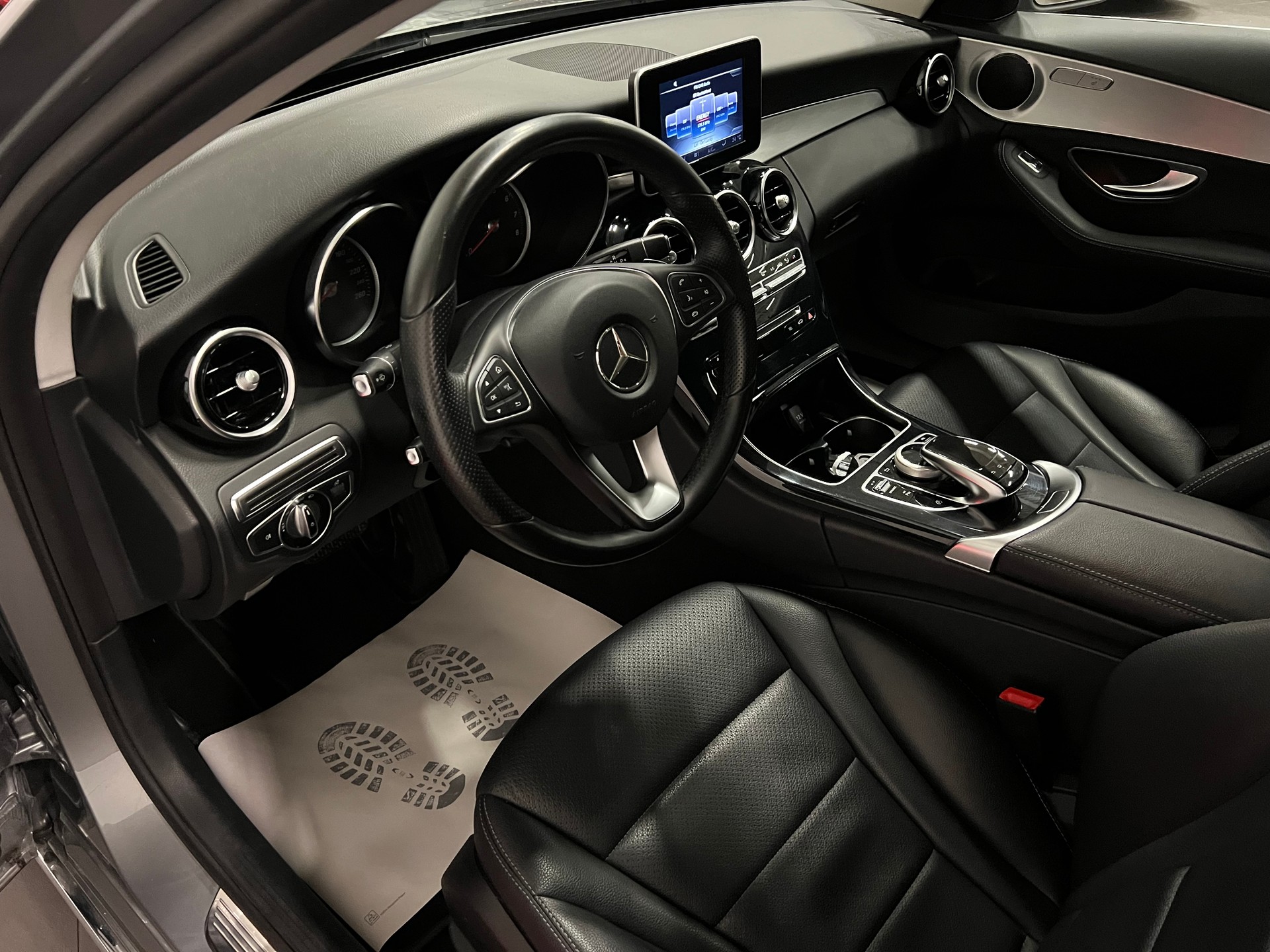 MERCEDES-BENZ C 180 Avantgarde 7G-Tronic-image-16