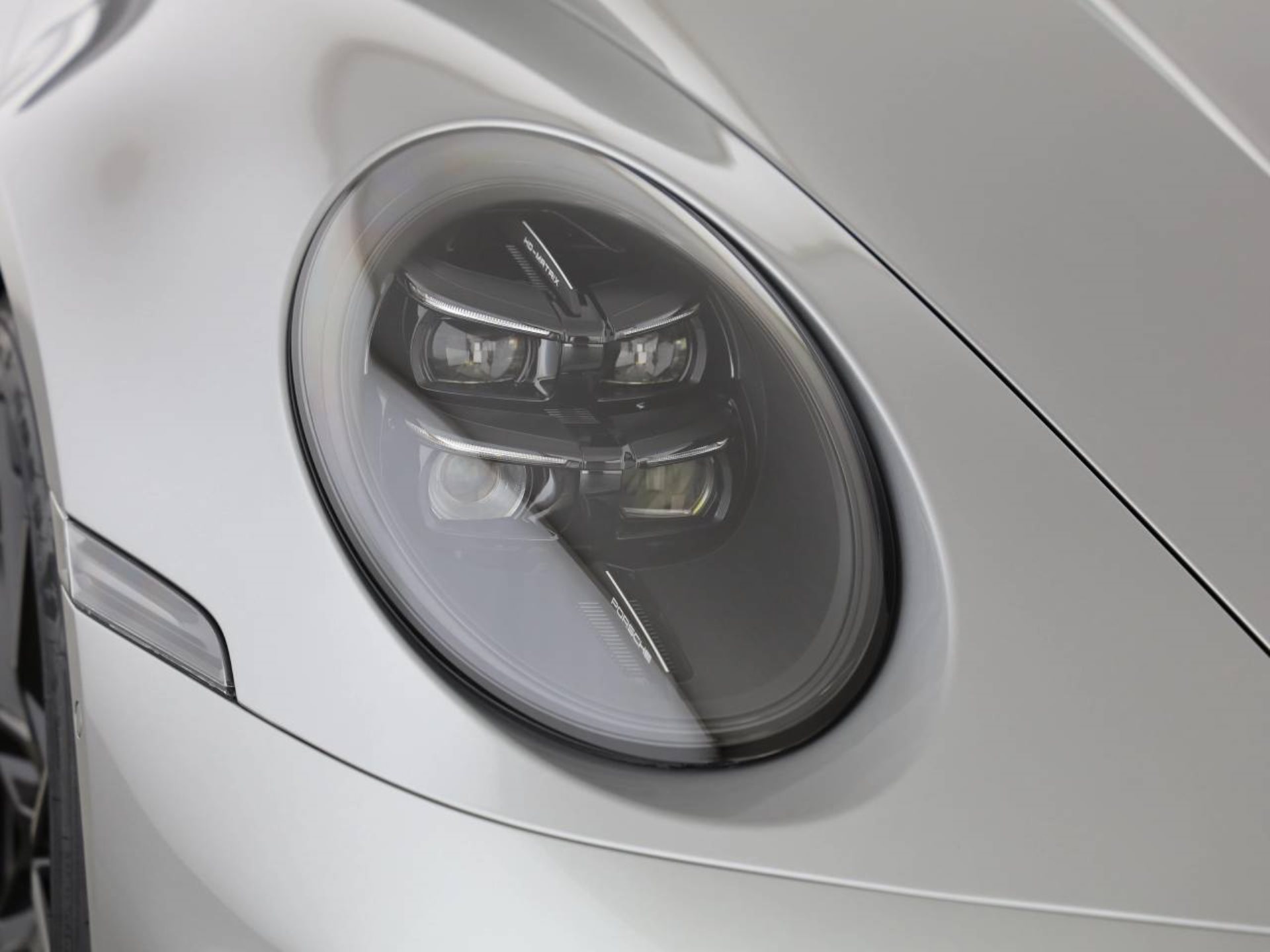 PORSCHE 911 Carrera 4S-image-8