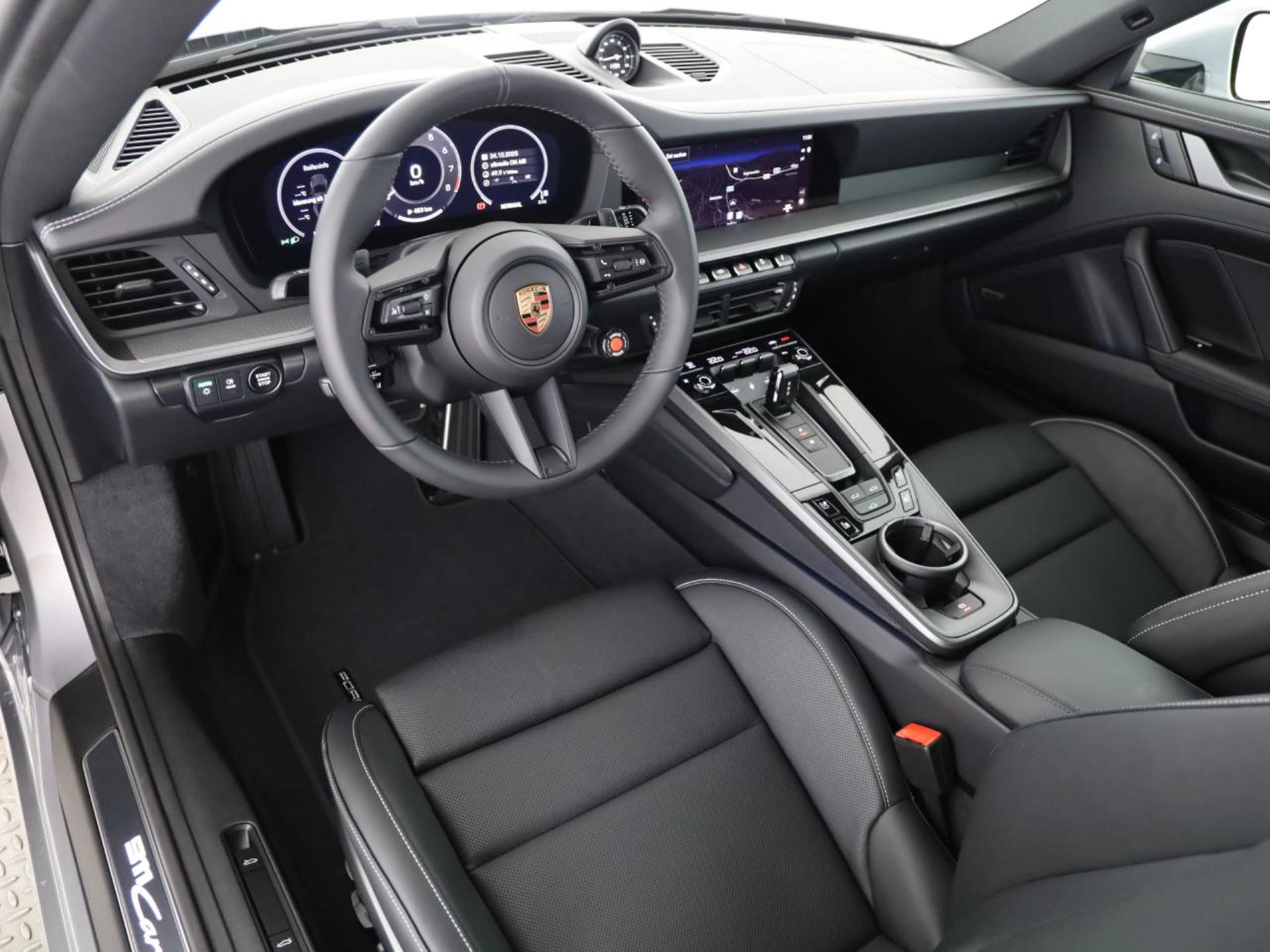PORSCHE 911 Carrera 4S-image-9