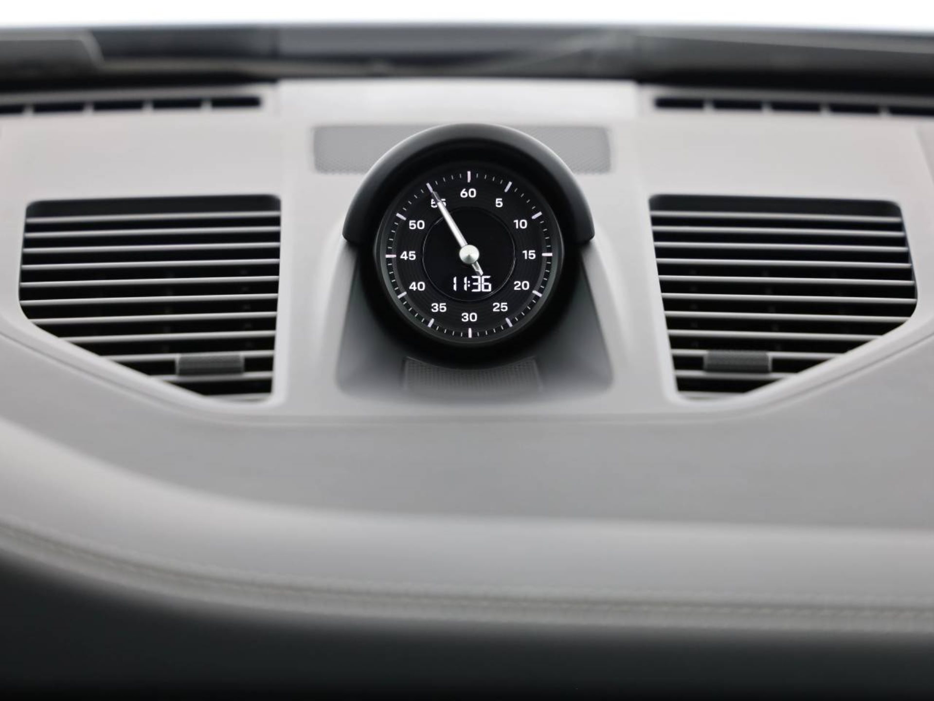 PORSCHE 911 Carrera 4S-image-10