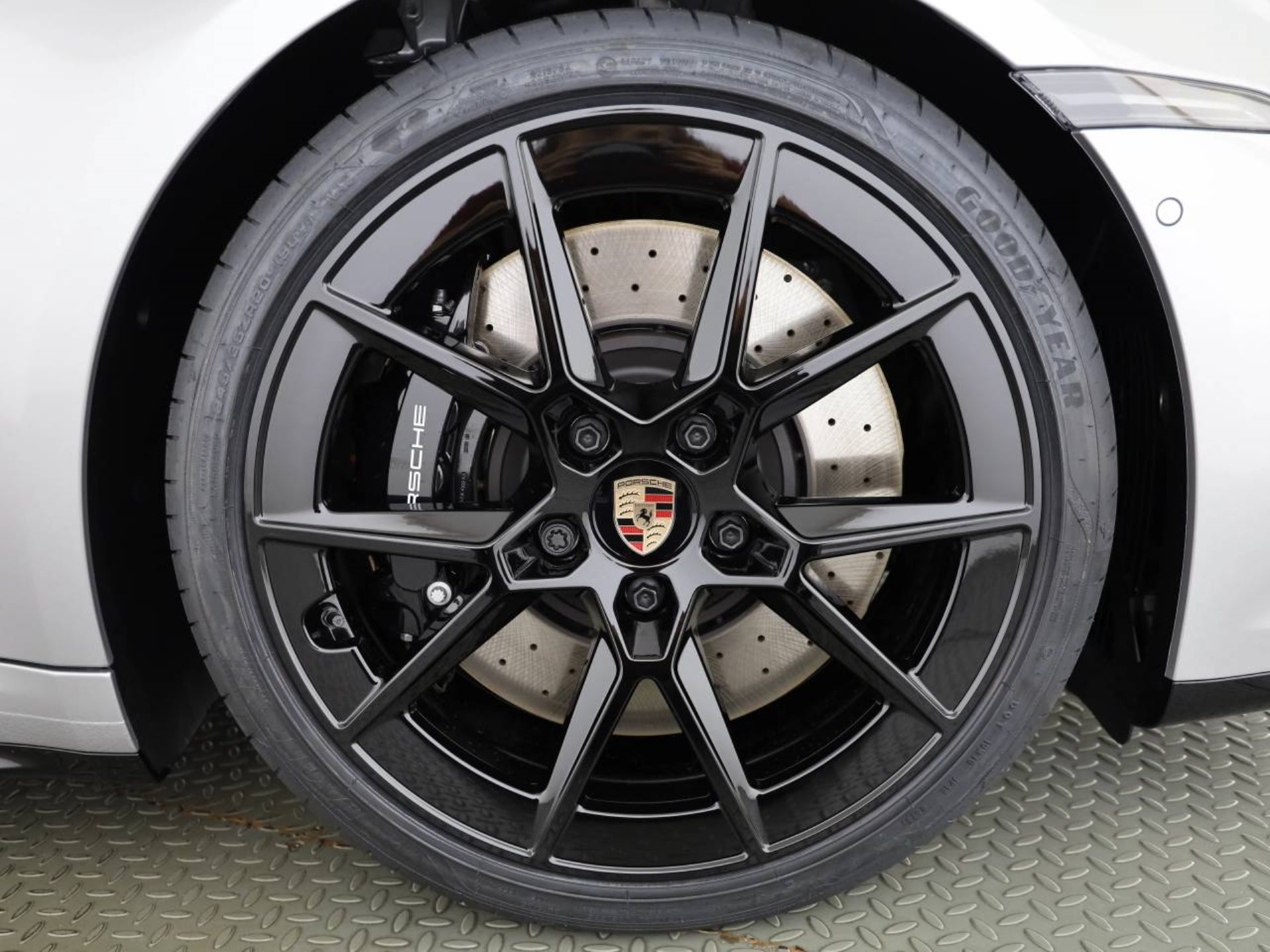 PORSCHE 911 Carrera 4S-image-5