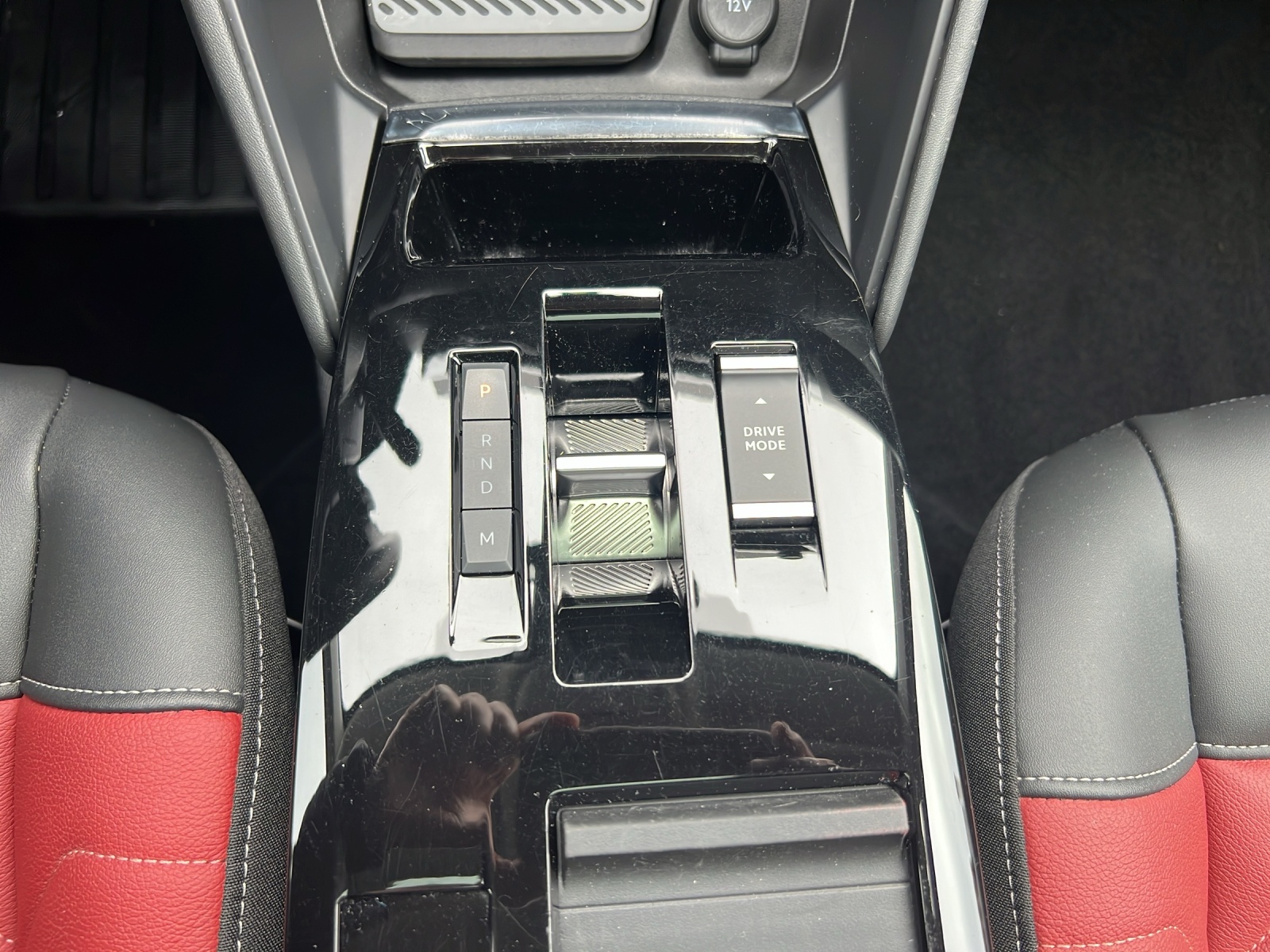 CITROEN C4 1.2 Pure Tech Shine EAT8-image-23