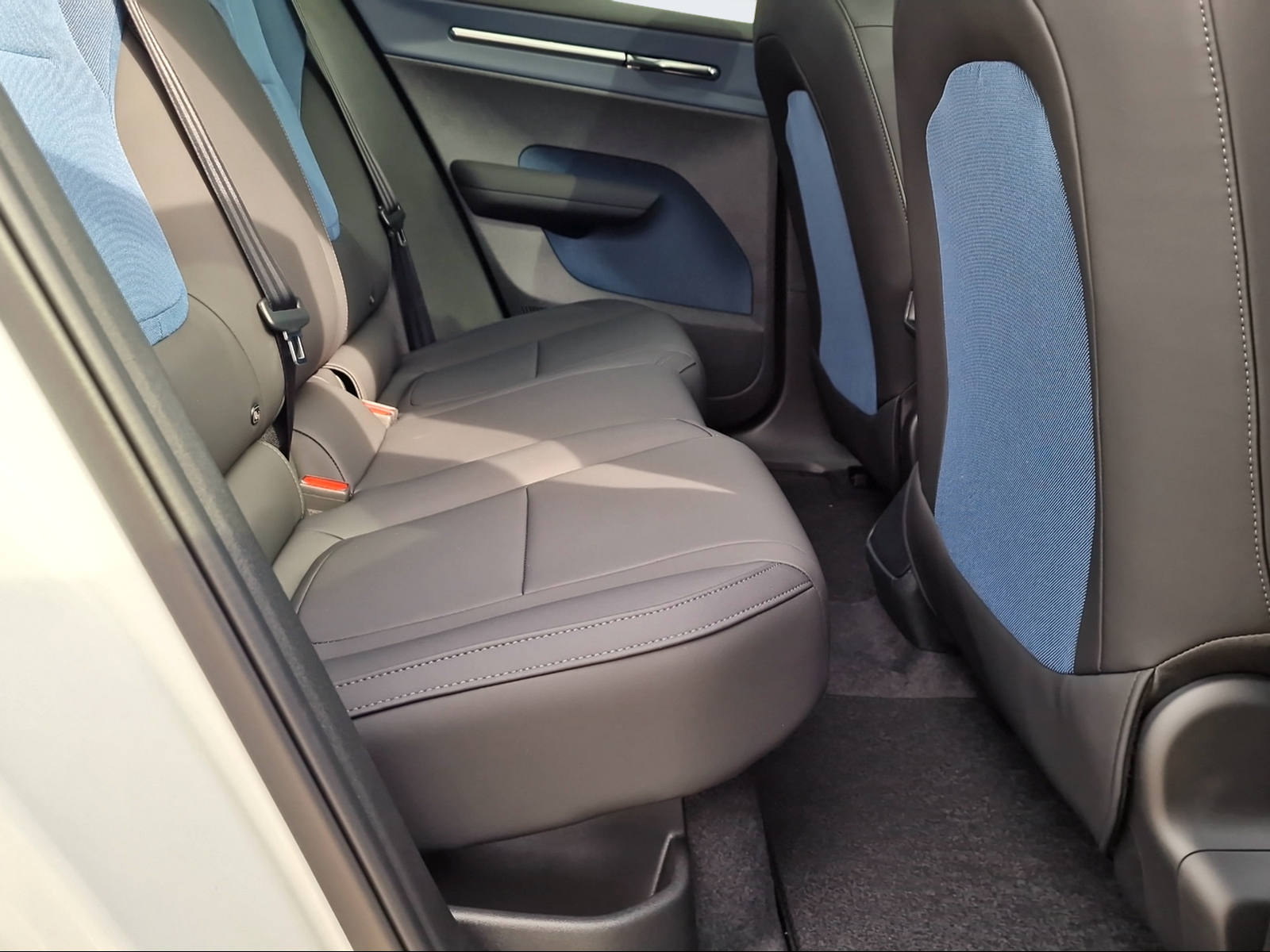 VOLVO EX 30 E60 Ultra-image-10