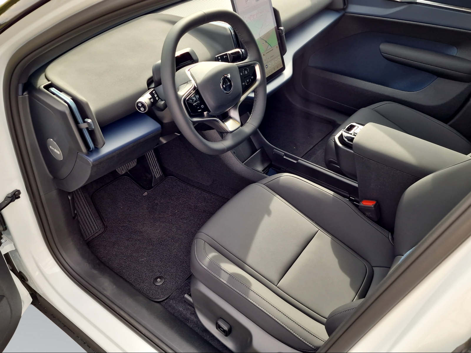 VOLVO EX 30 E60 Ultra-image-9