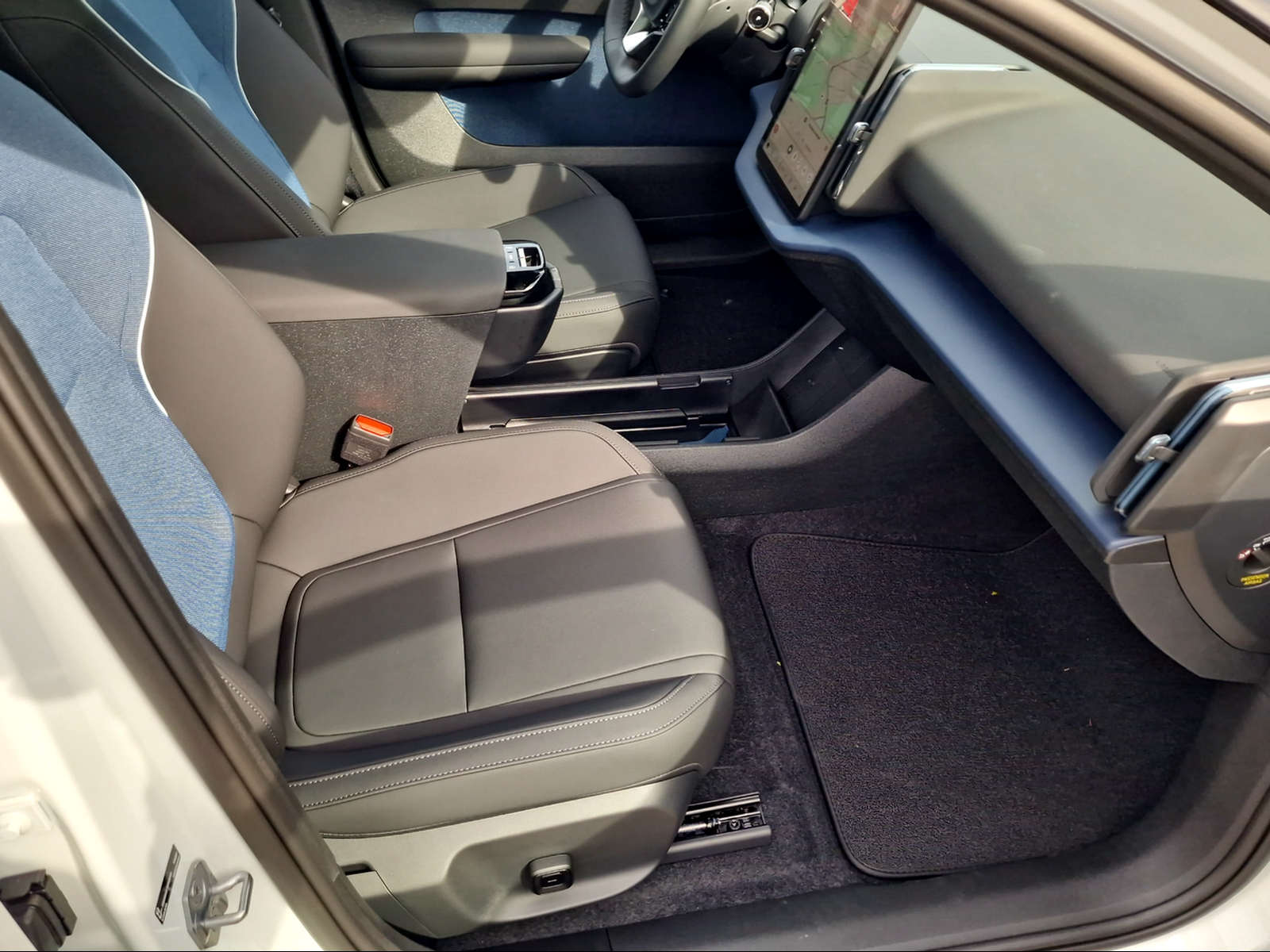 VOLVO EX 30 E60 Ultra-image-14