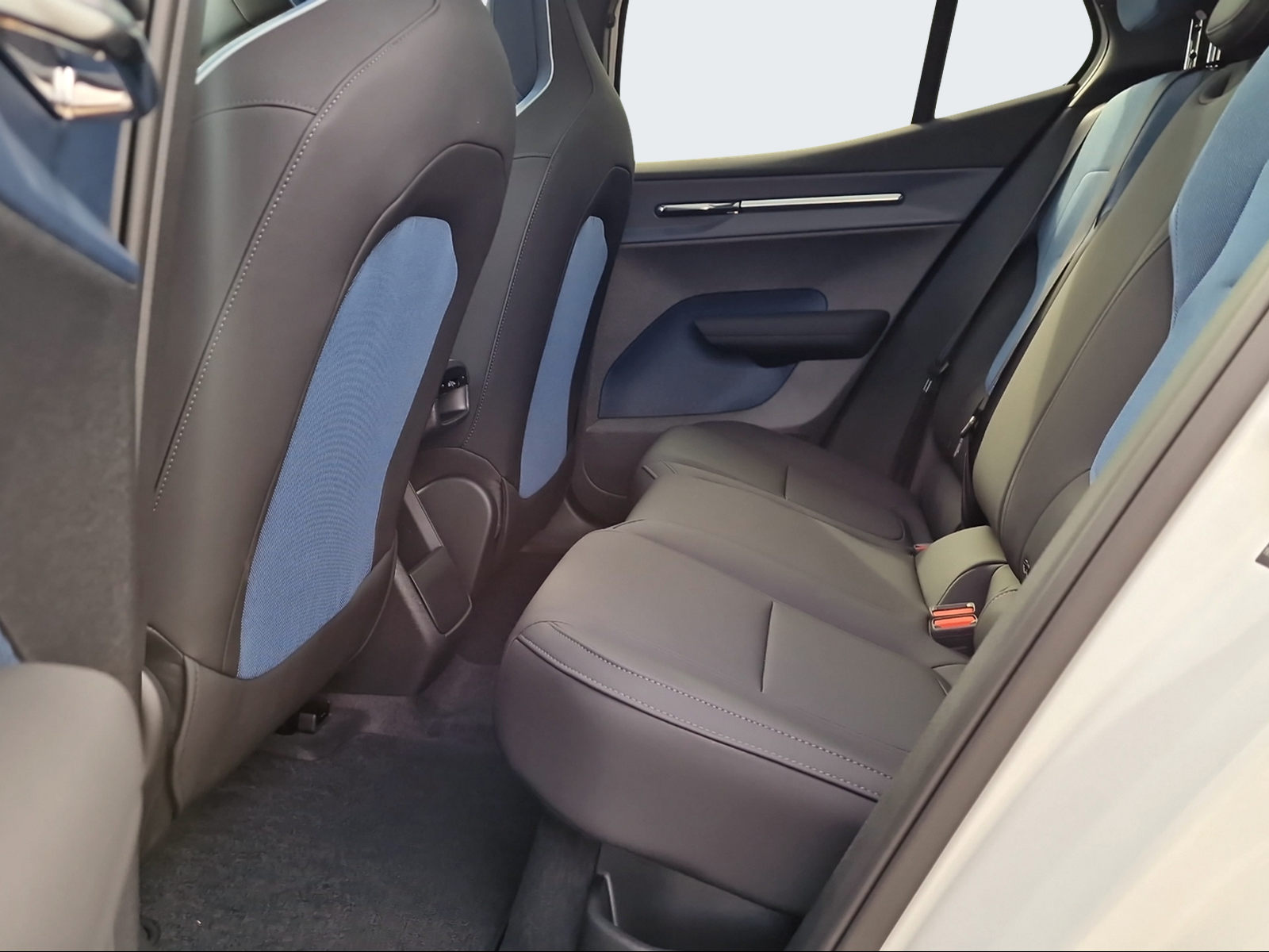 VOLVO EX 30 E60 Ultra-image-13