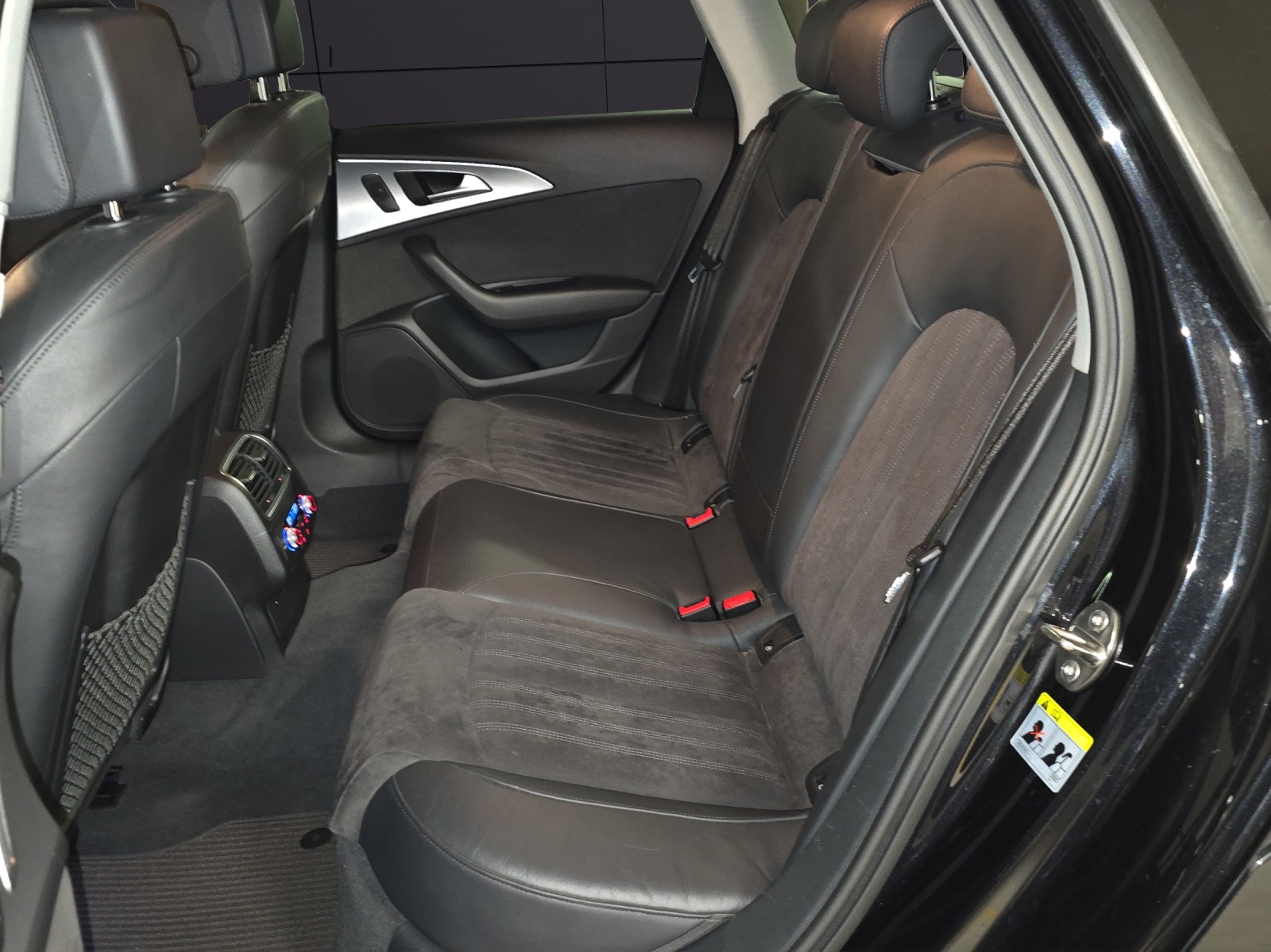 AUDI A6 allroad 3.0 TDI V6 quattro S-tronic-image-19