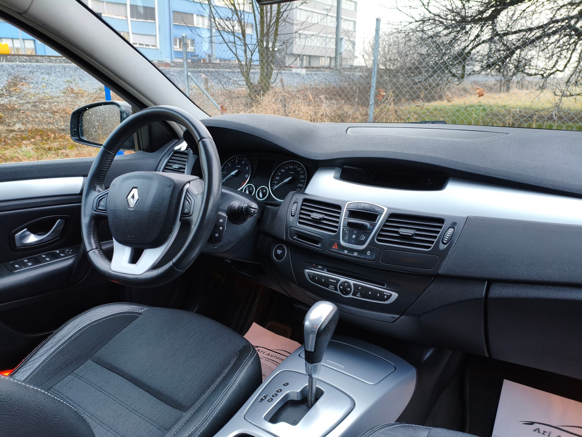RENAULT Laguna Grandtour 2.0 16V T Expression Automatic-image-12