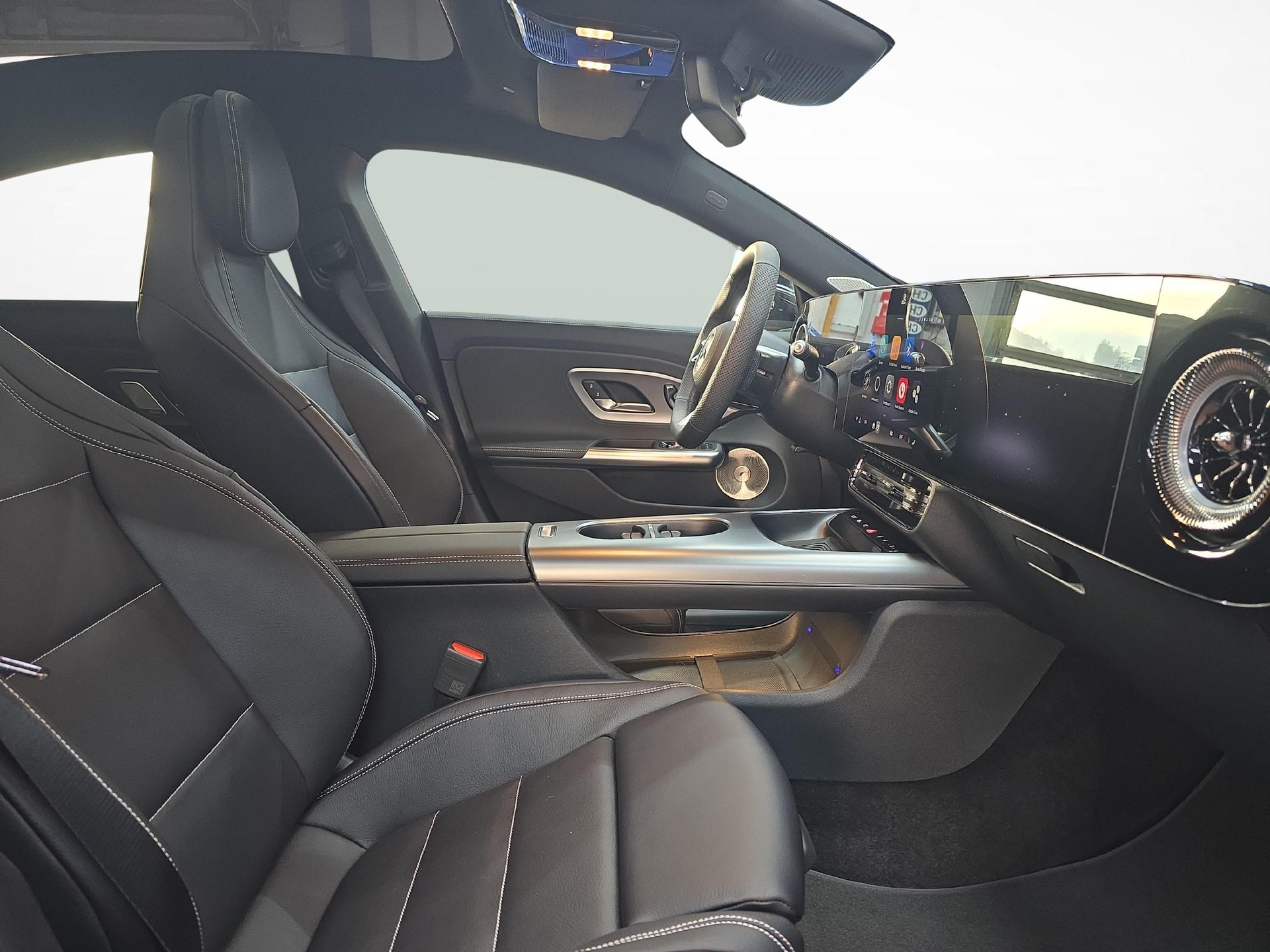 MERCEDES-BENZ CLA 180 AMG Line-image-5