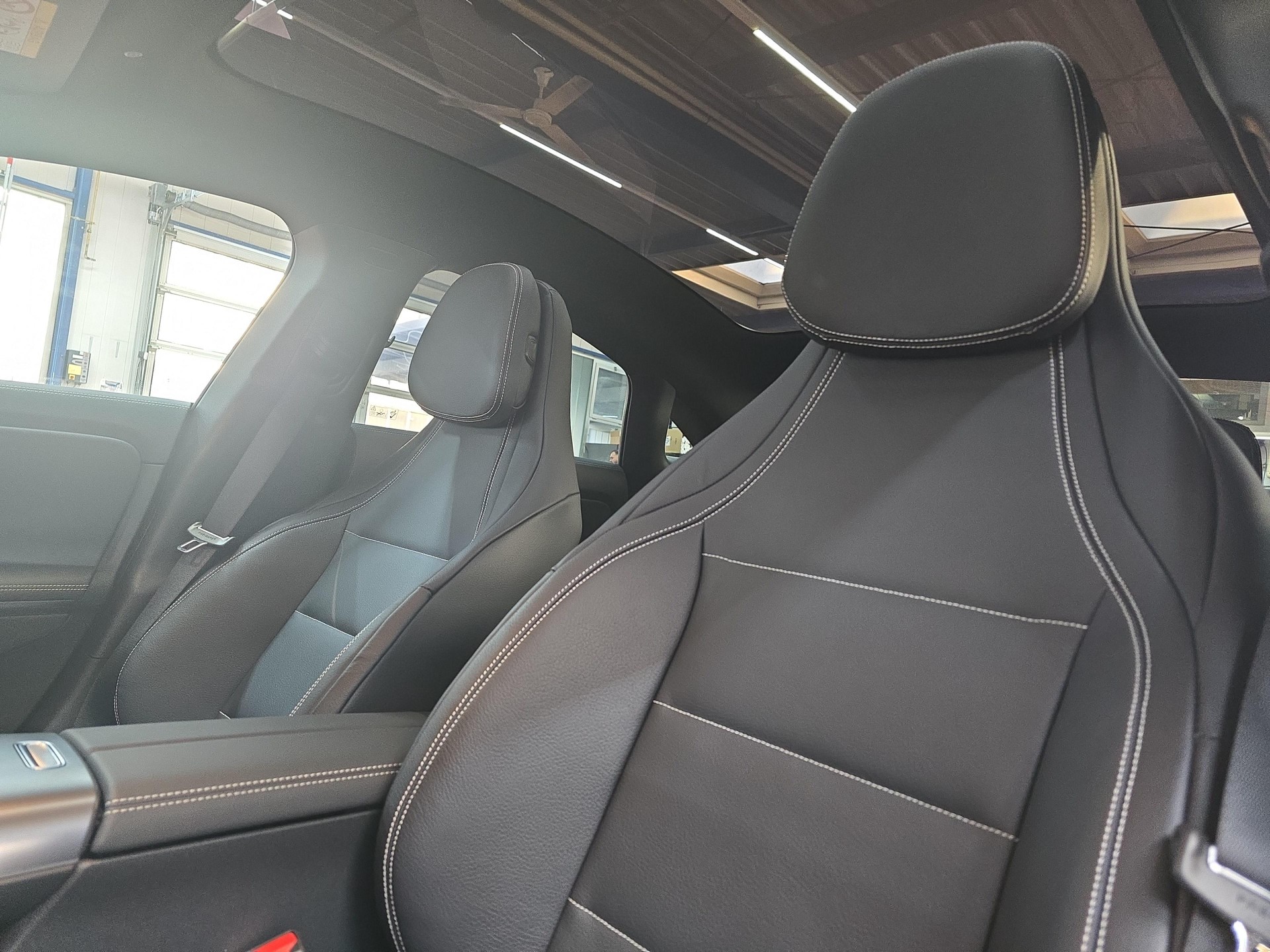 MERCEDES-BENZ CLA 180 AMG Line-image-6