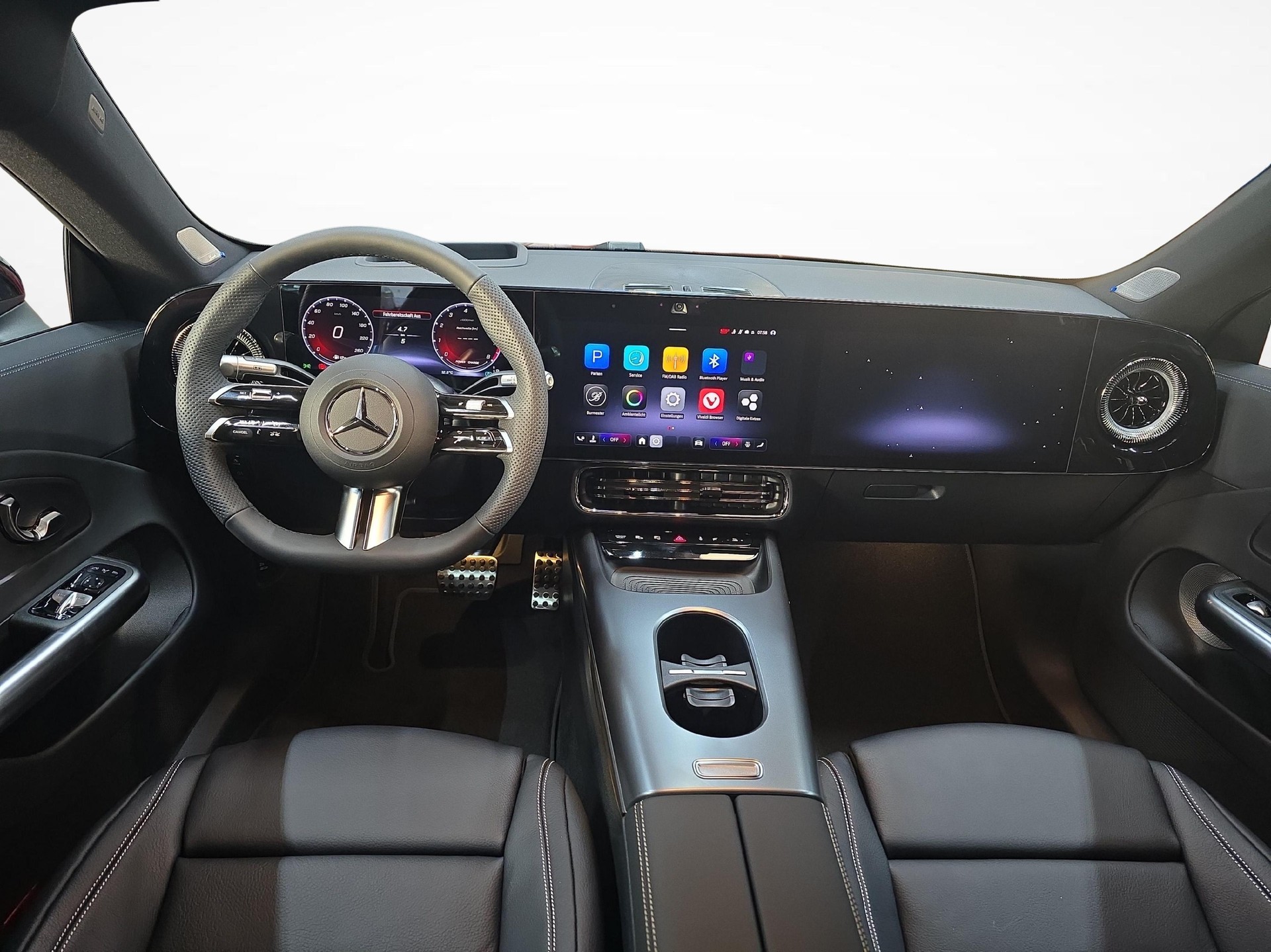 MERCEDES-BENZ CLA 180 AMG Line-image-4