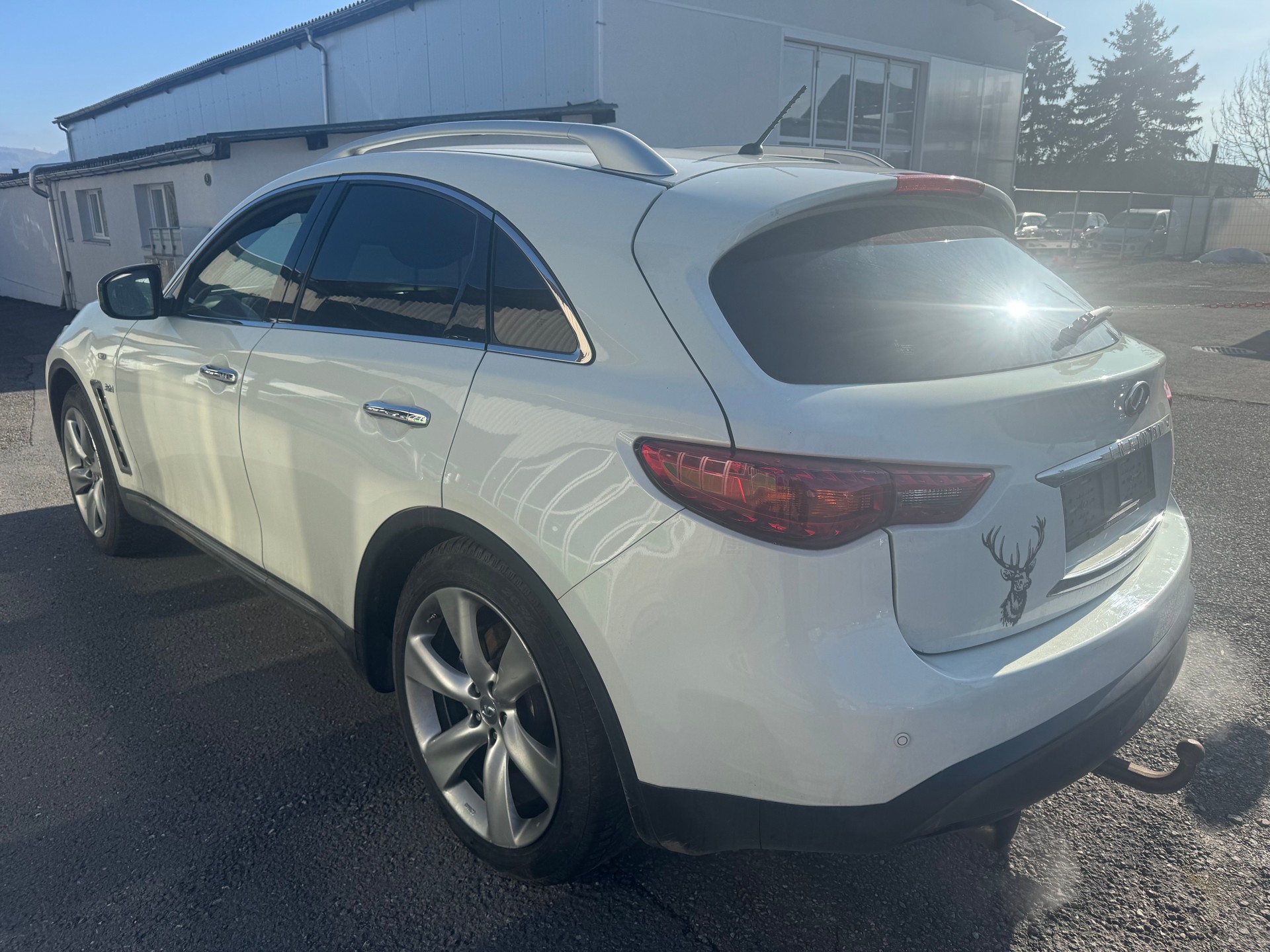 INFINITI QX70 3.0d S AWD Automatic-image-3