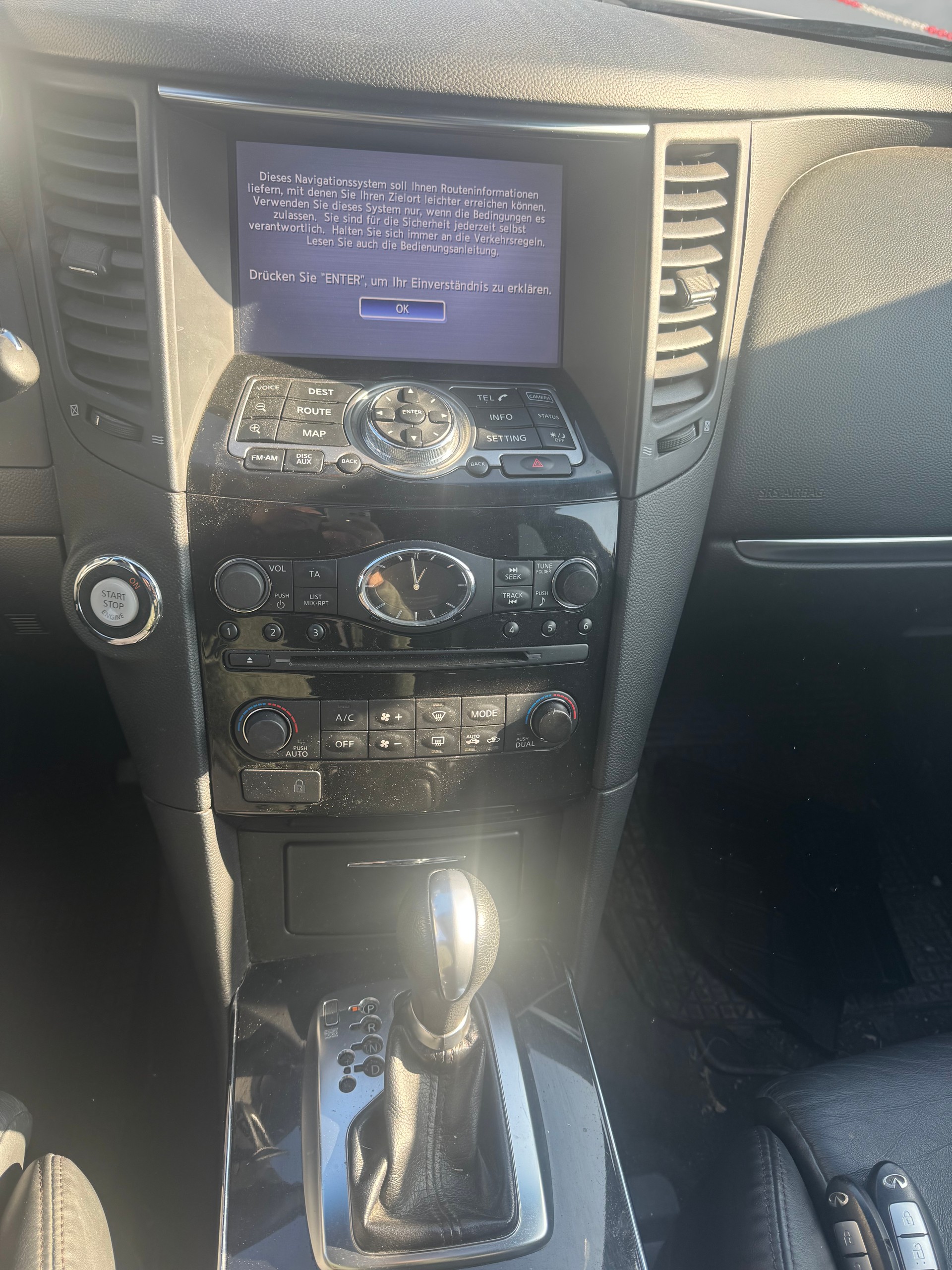 INFINITI QX70 3.0d S AWD Automatic-image-8