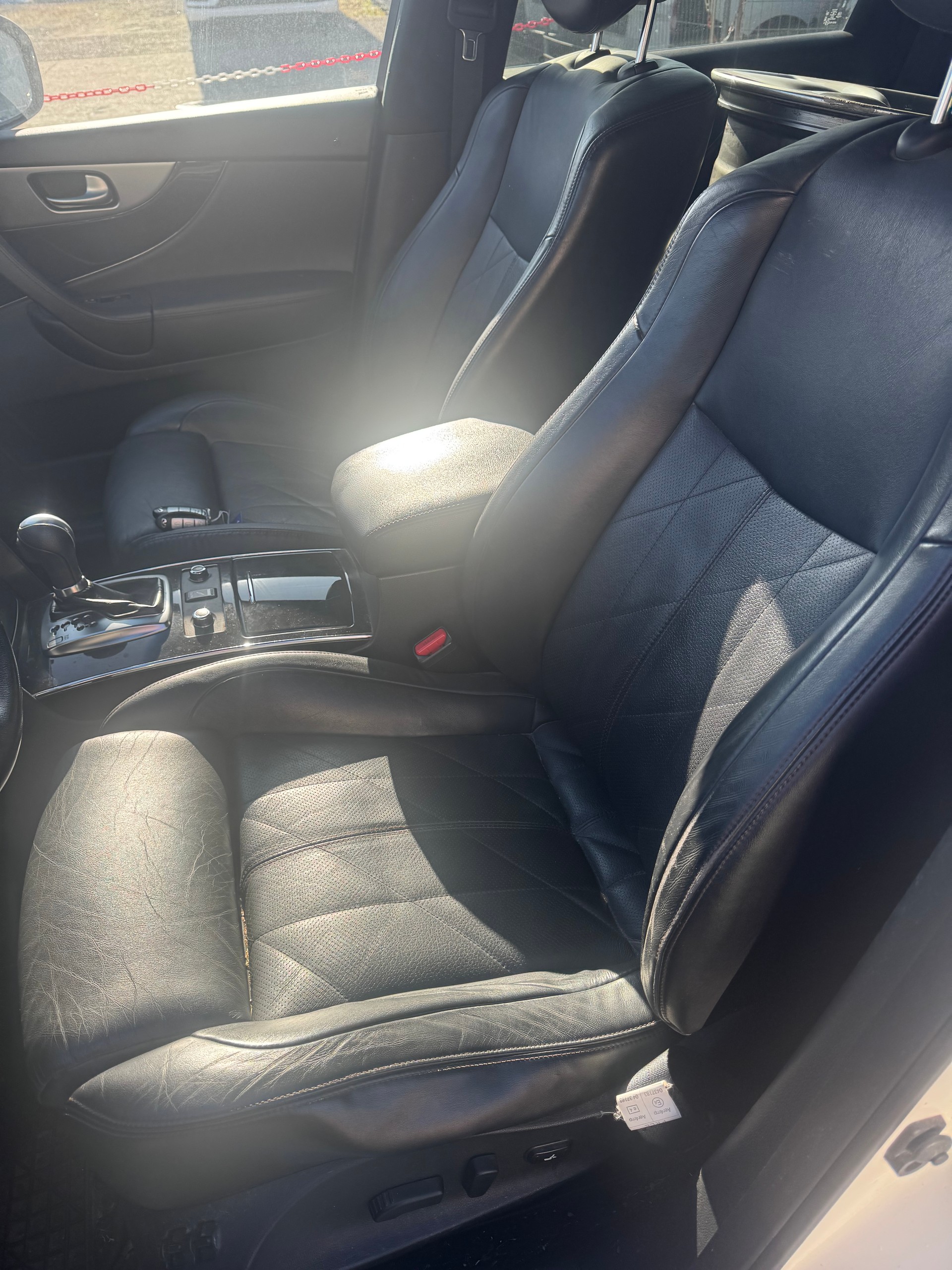 INFINITI QX70 3.0d S AWD Automatic-image-6