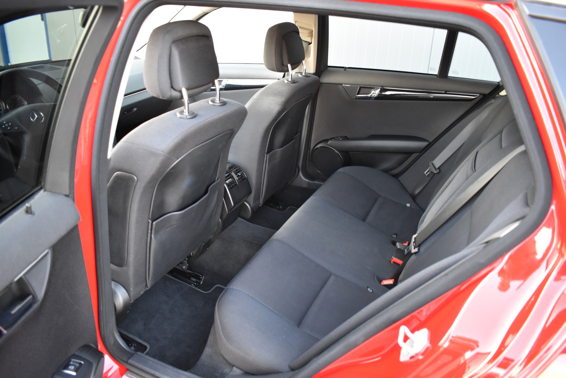 MERCEDES-BENZ C 220 CDI BlueEfficiency Automatic-image-15