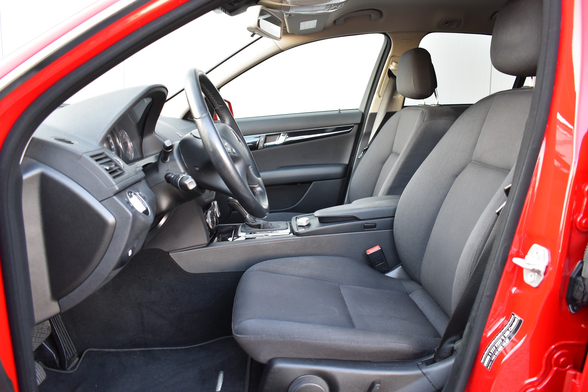 MERCEDES-BENZ C 220 CDI BlueEfficiency Automatic-image-8
