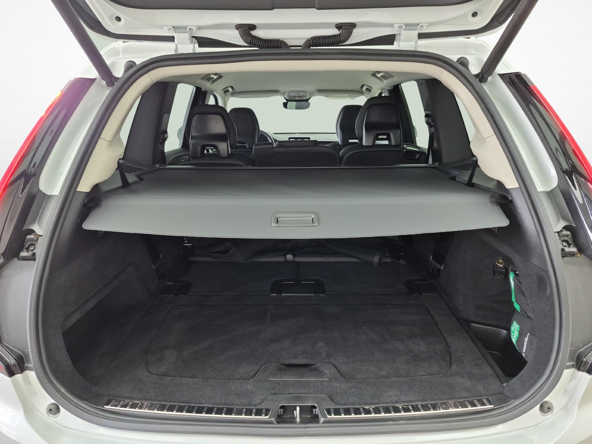 VOLVO XC90 2.0 B5 MH Plus Bright AWD-image-11