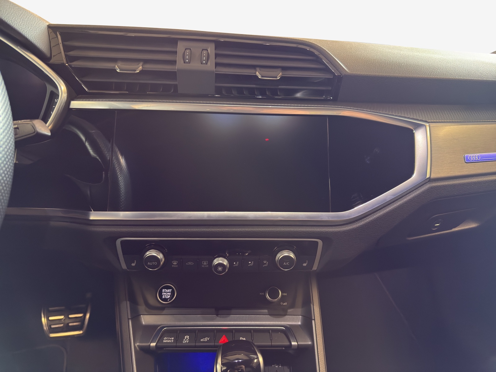 AUDI Q3 45 TFSI e Attraction S-tronic-image-11