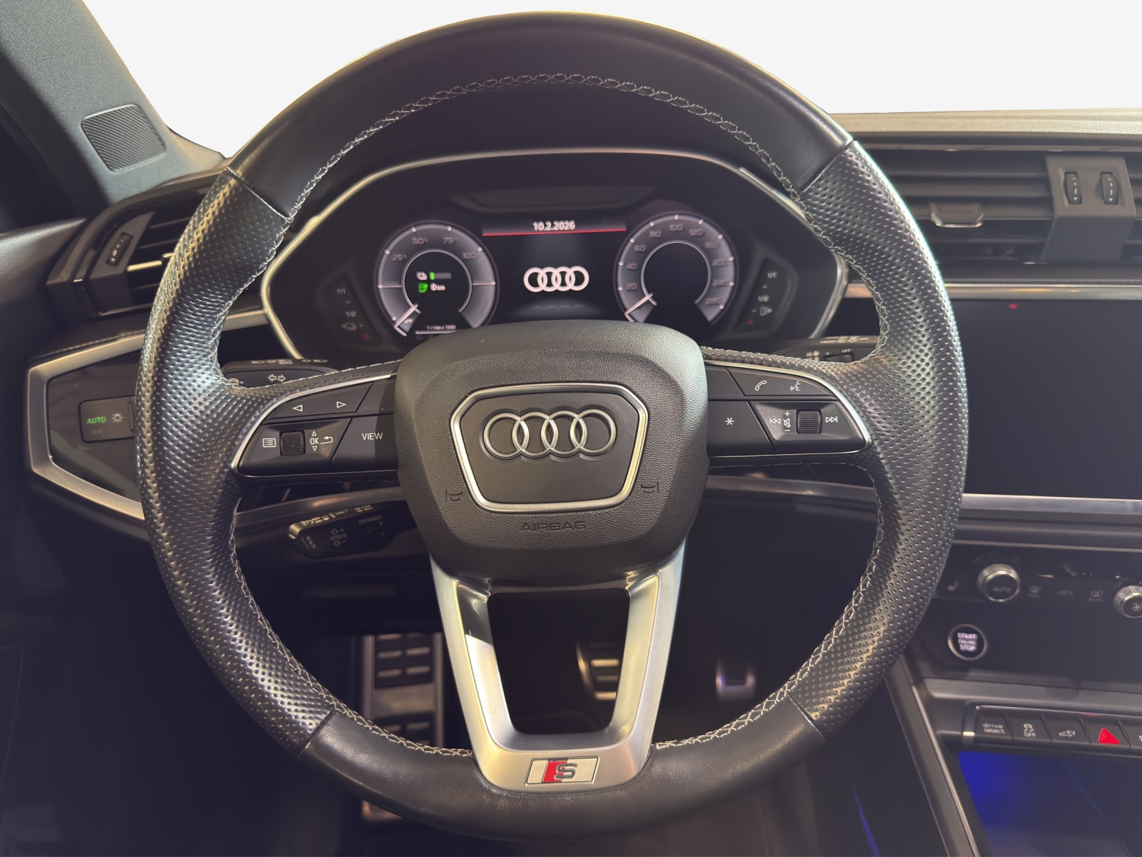 AUDI Q3 45 TFSI e Attraction S-tronic-image-10