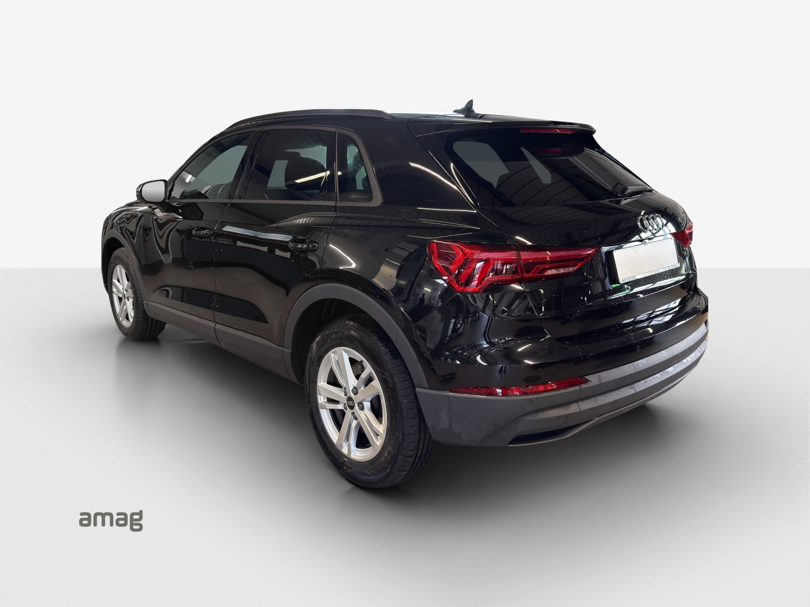 AUDI Q3 45 TFSI e Attraction S-tronic-image-2
