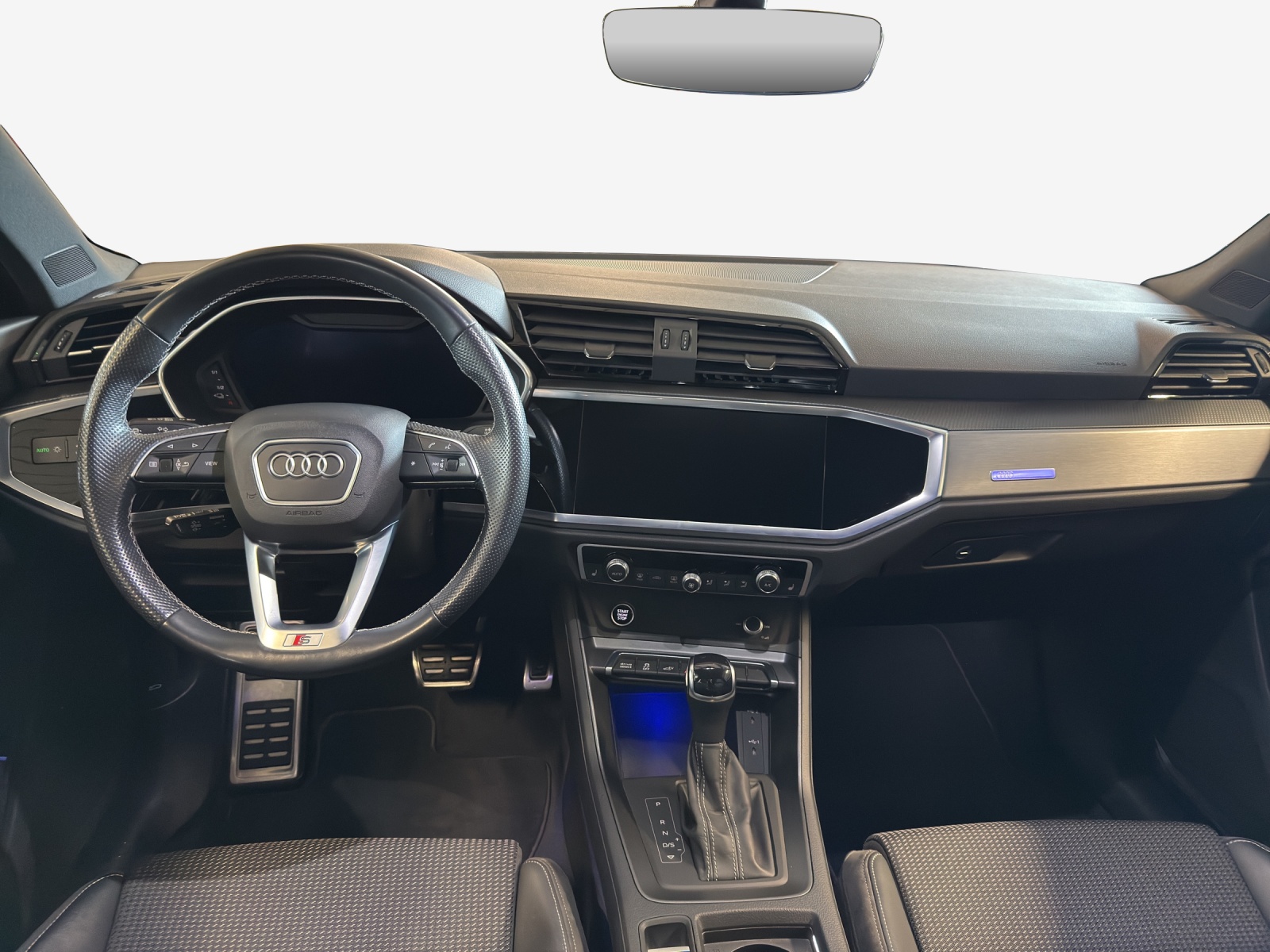 AUDI Q3 45 TFSI e Attraction S-tronic-image-9
