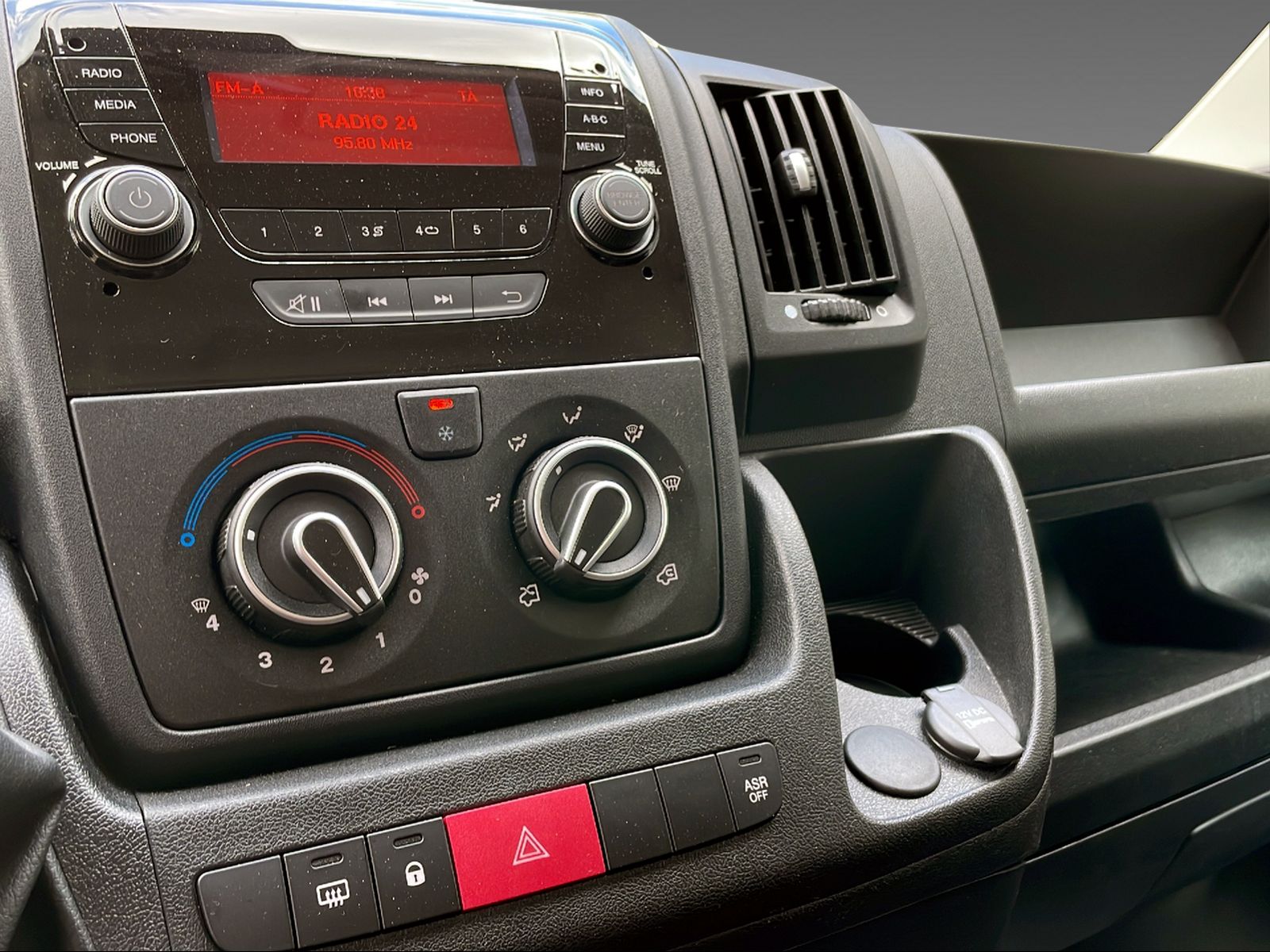 CITROEN Jumper Kab.-Ch. 35 L2 2.2 BlueHDi 165 Control Kofferaufbau mit Hebebühne-image-8