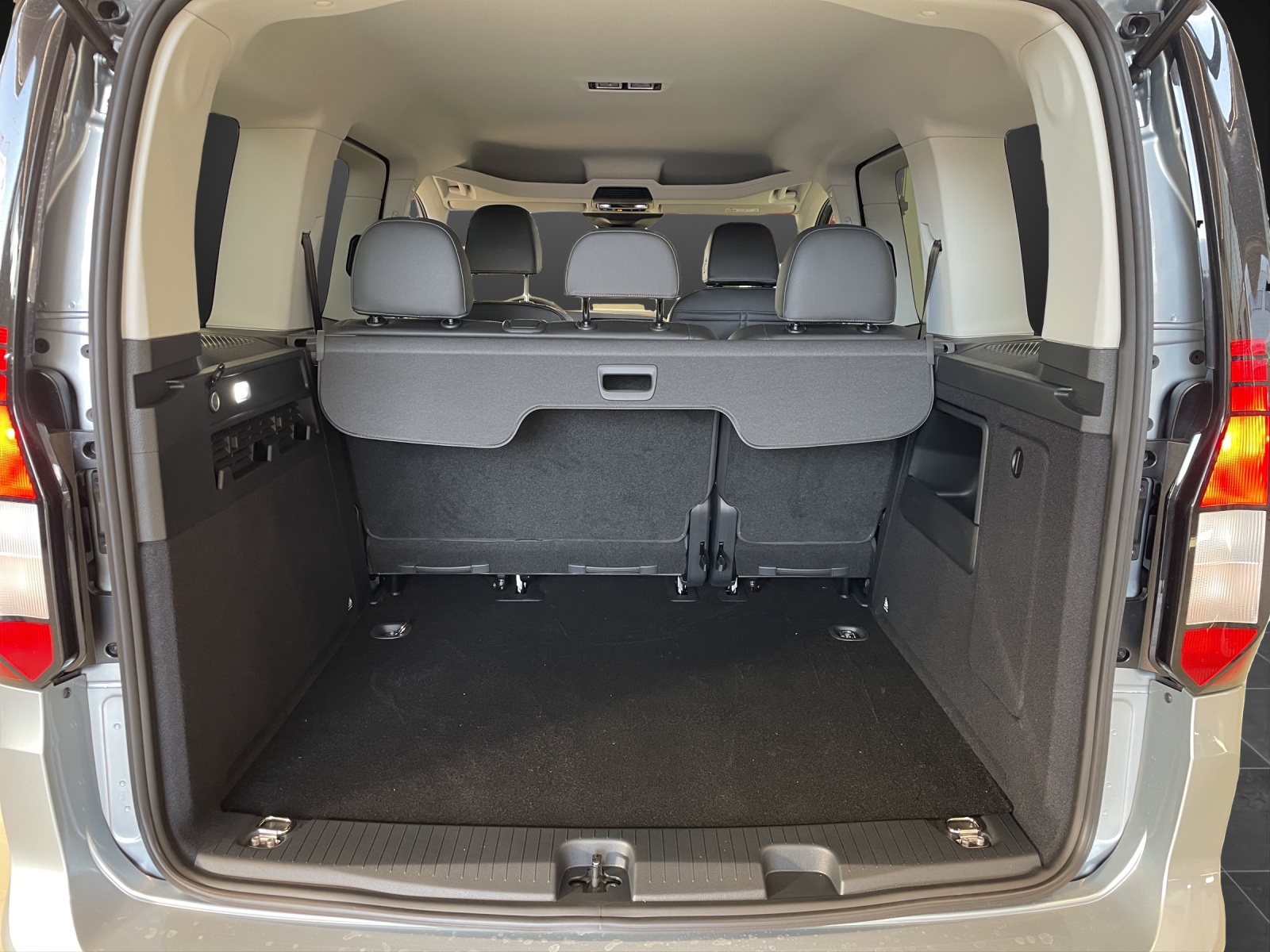 VW Caddy 2.0 TDI 4Motion Life-image-12