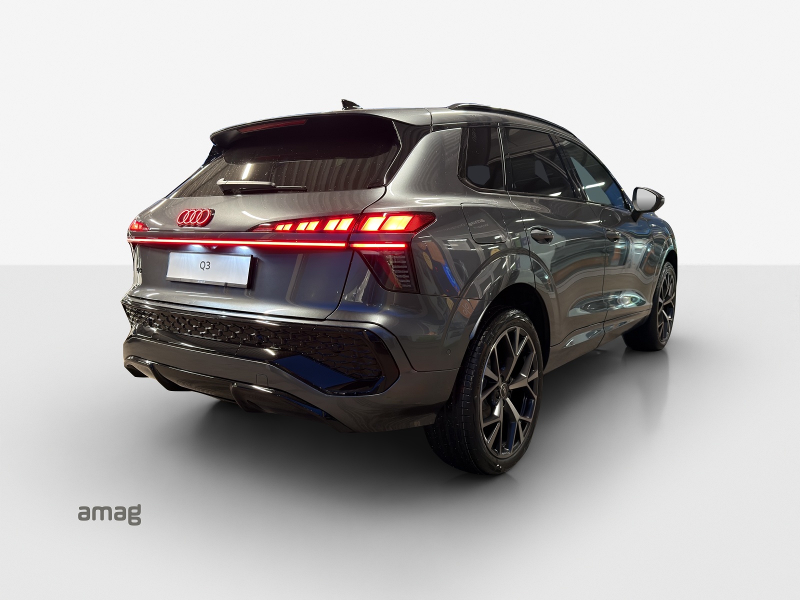 AUDI Q3 SUV 110 kW TFSI S tronic-image-4