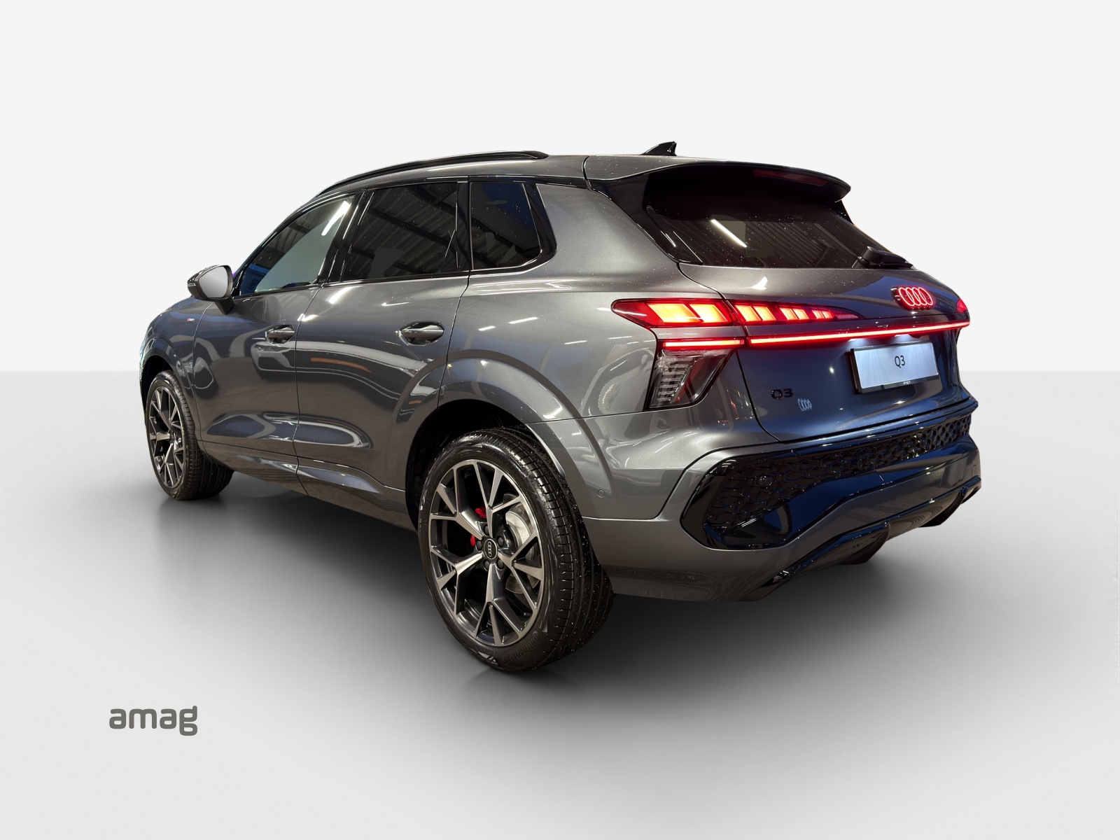 AUDI Q3 SUV 110 kW TFSI S tronic-image-2