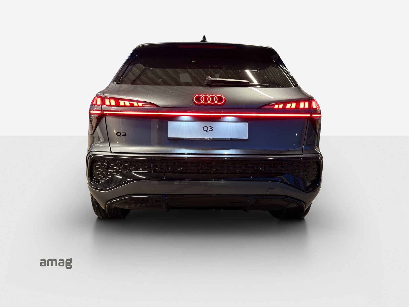 AUDI Q3 SUV 110 kW TFSI S tronic-image-3