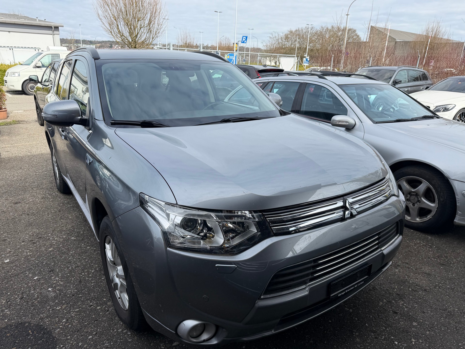 MITSUBISHI Outlander 2.0 PHEV Intense-image-1
