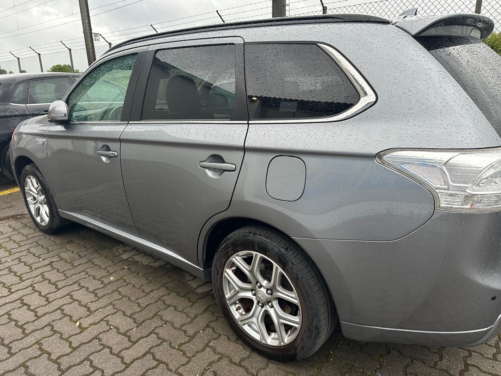 MITSUBISHI Outlander 2.0 PHEV Intense-image-3