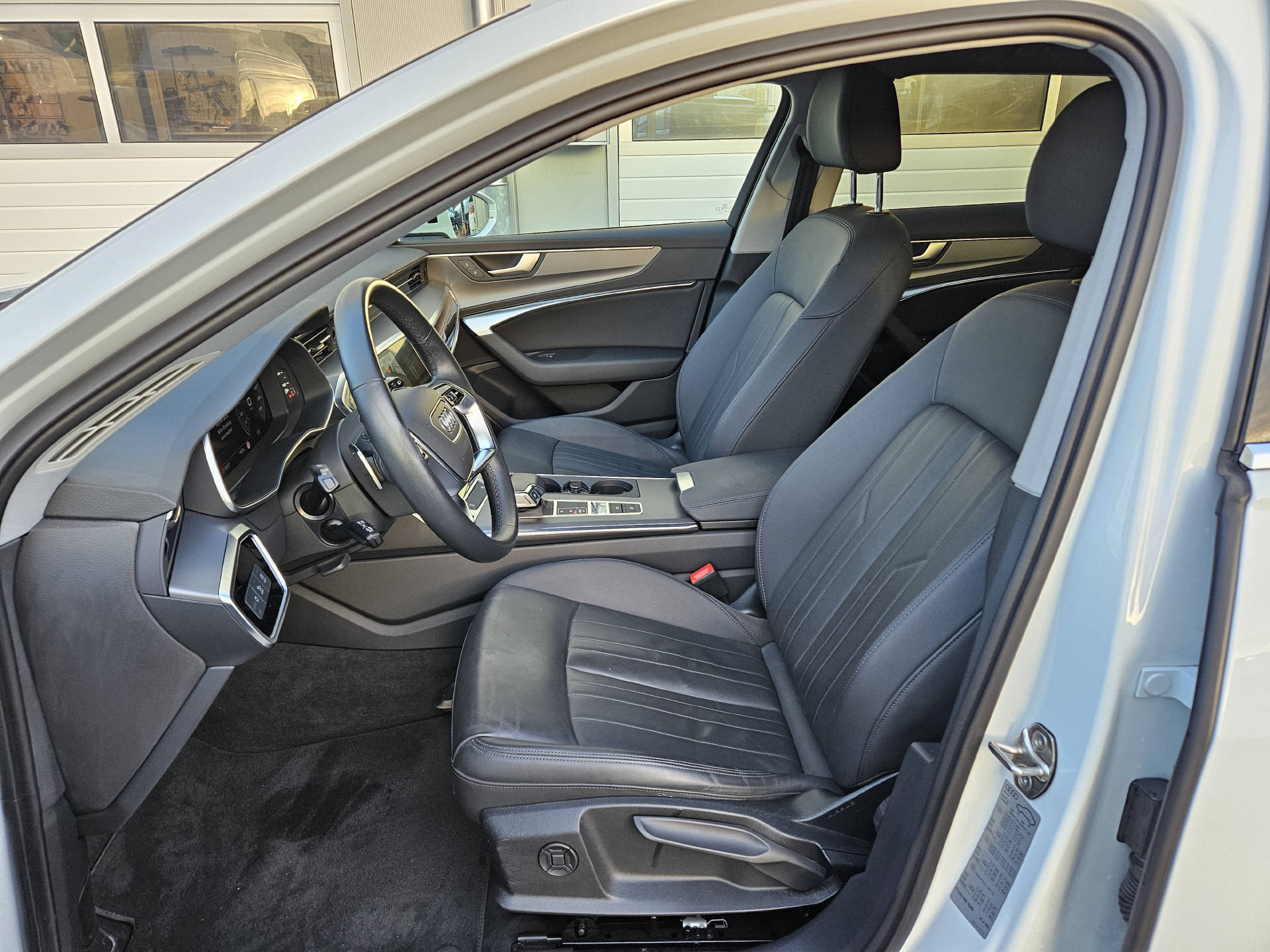 AUDI A6 Avant 2.0 40 TDI S-Tronic-image-23